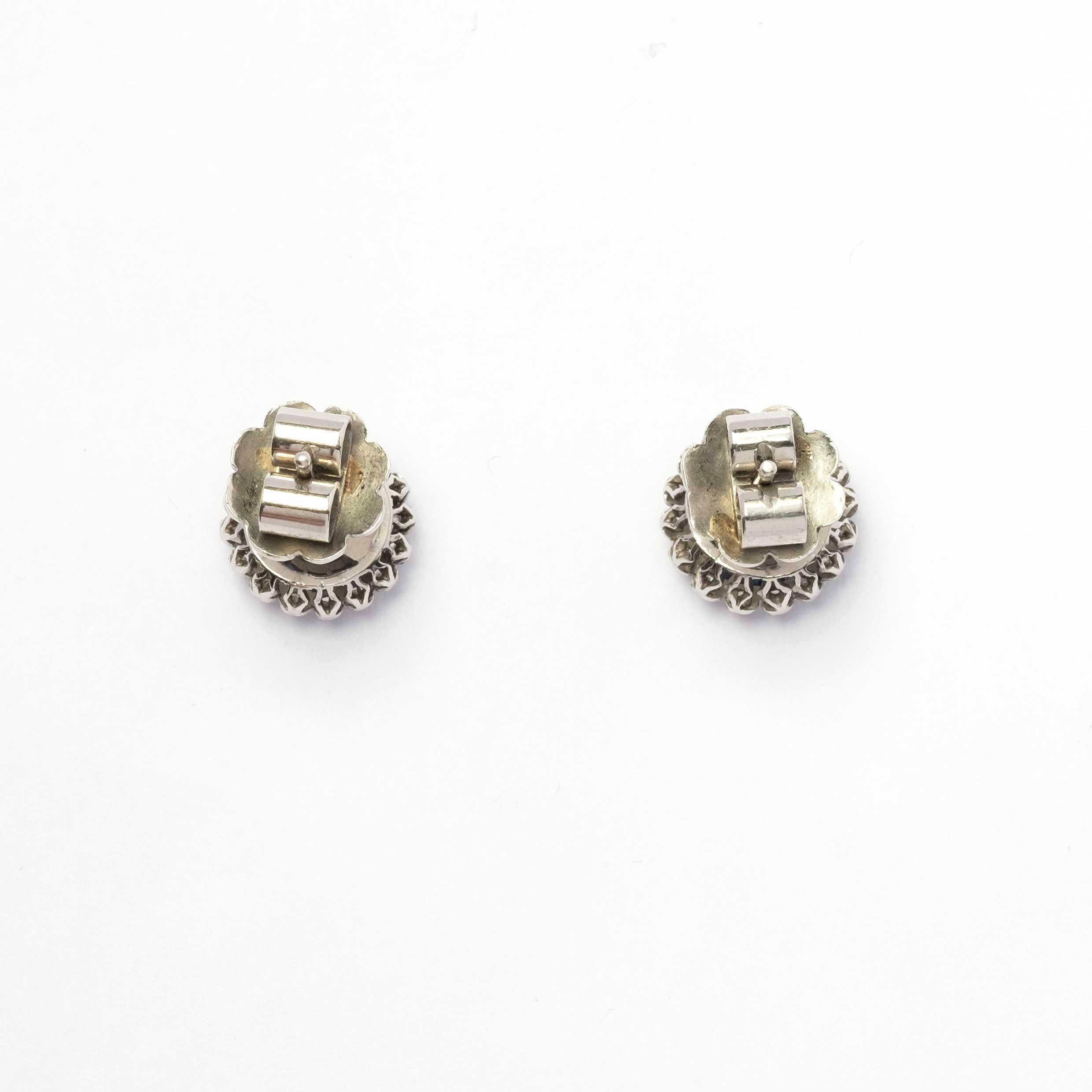 Boucles d'oreilles en platine avec diamants et saphirs Bon état - En vente à Milano, MI