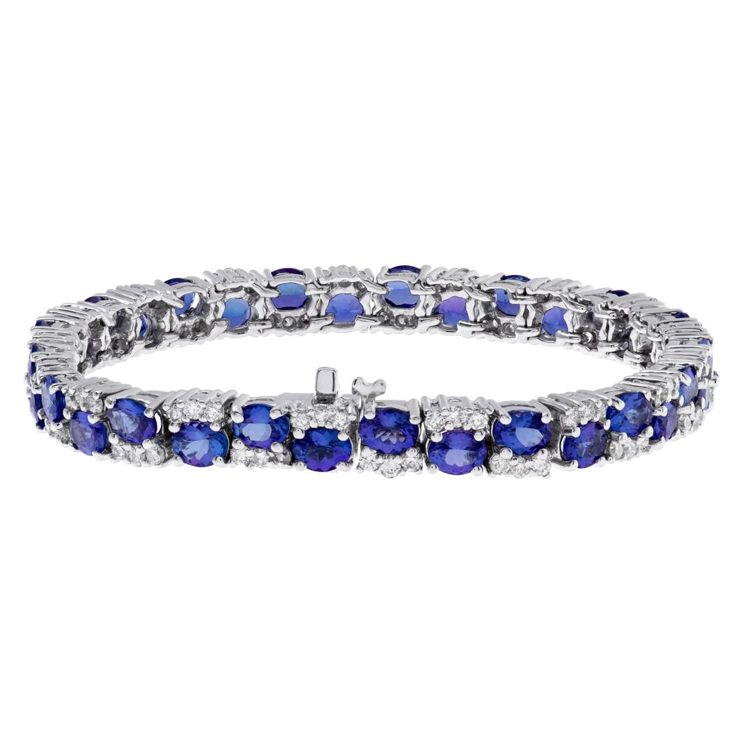 Diamond and Tanzanite Bracelet in 14k White Gold and Approximately 2.80 Carats In Excellent Condition For Sale In Surfside, FL