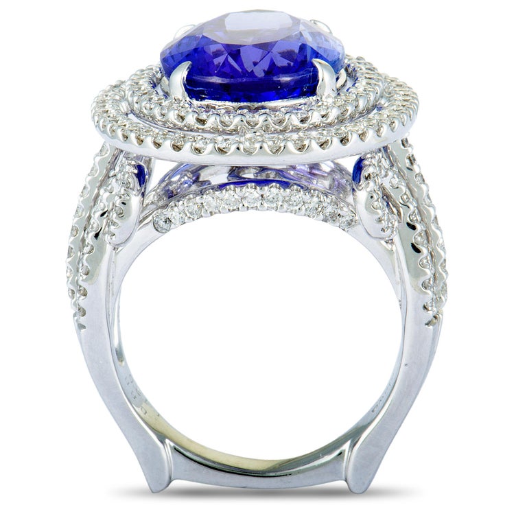 Diamond and Tanzanite Large White Gold Oval Ring For Sale at 1stdibs
