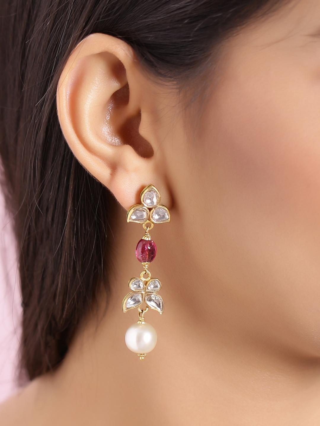 Diamond and Tourmaline earring pair handcrafted in 18K Gold with fine enamel In New Condition For Sale In Jaipur, IN