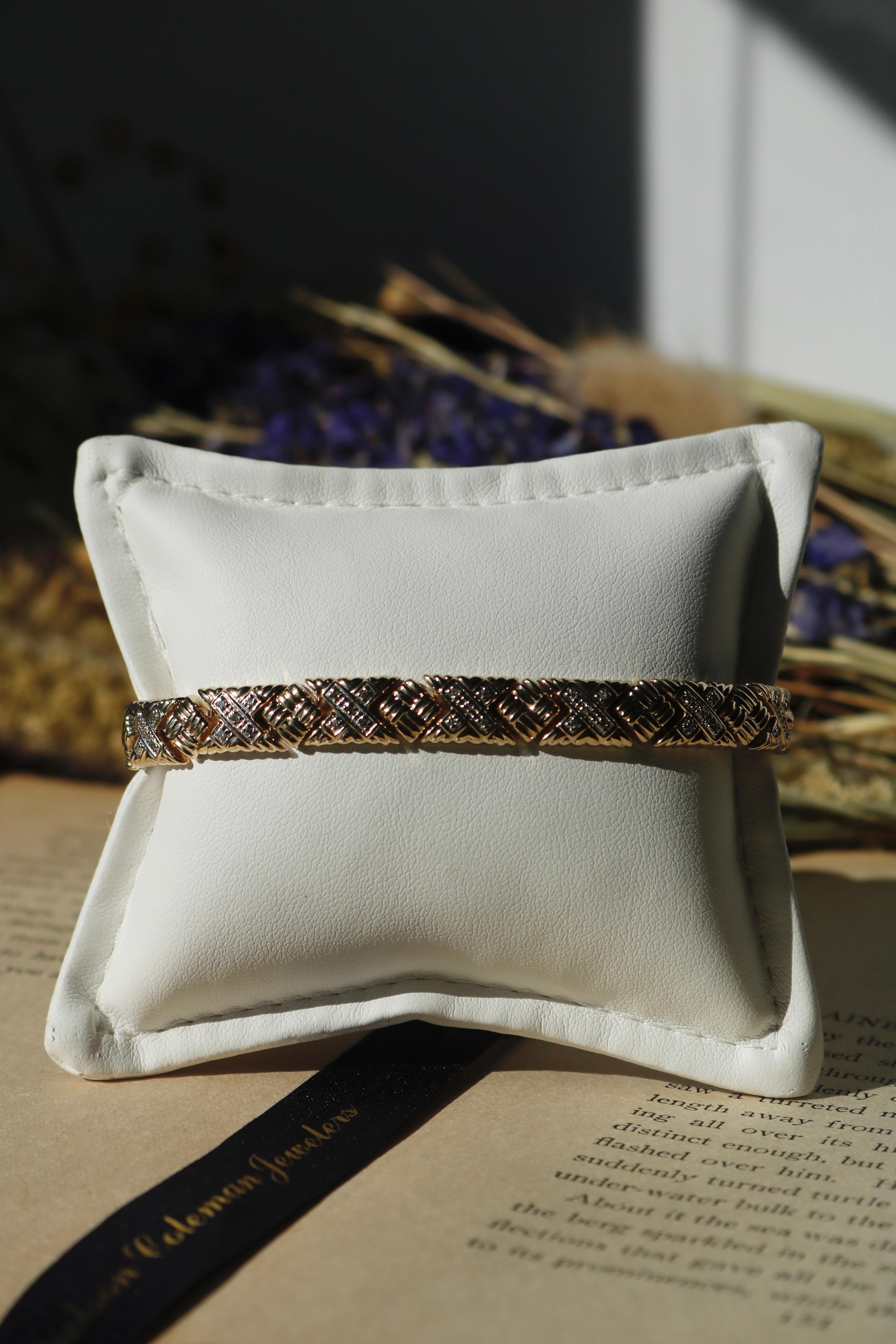 Bracelet à maillons Stampado en or bicolore et diamants en vente 2
