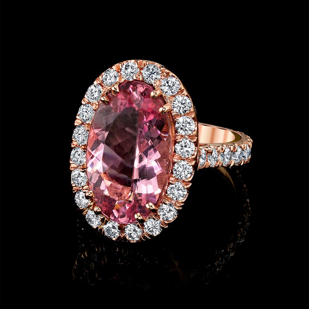 VIVID Pink Morganite Oval and Diamond Ring 6.34 Carats Total Weight 

18K Rose Gold

STUNNING!!!

Oval Pink Morganite 4.94 carats

With Black Box gemstone Certificate

Total Carat Weight of Small Round Diamonds 1.40 carats

F/G Color VS/SI