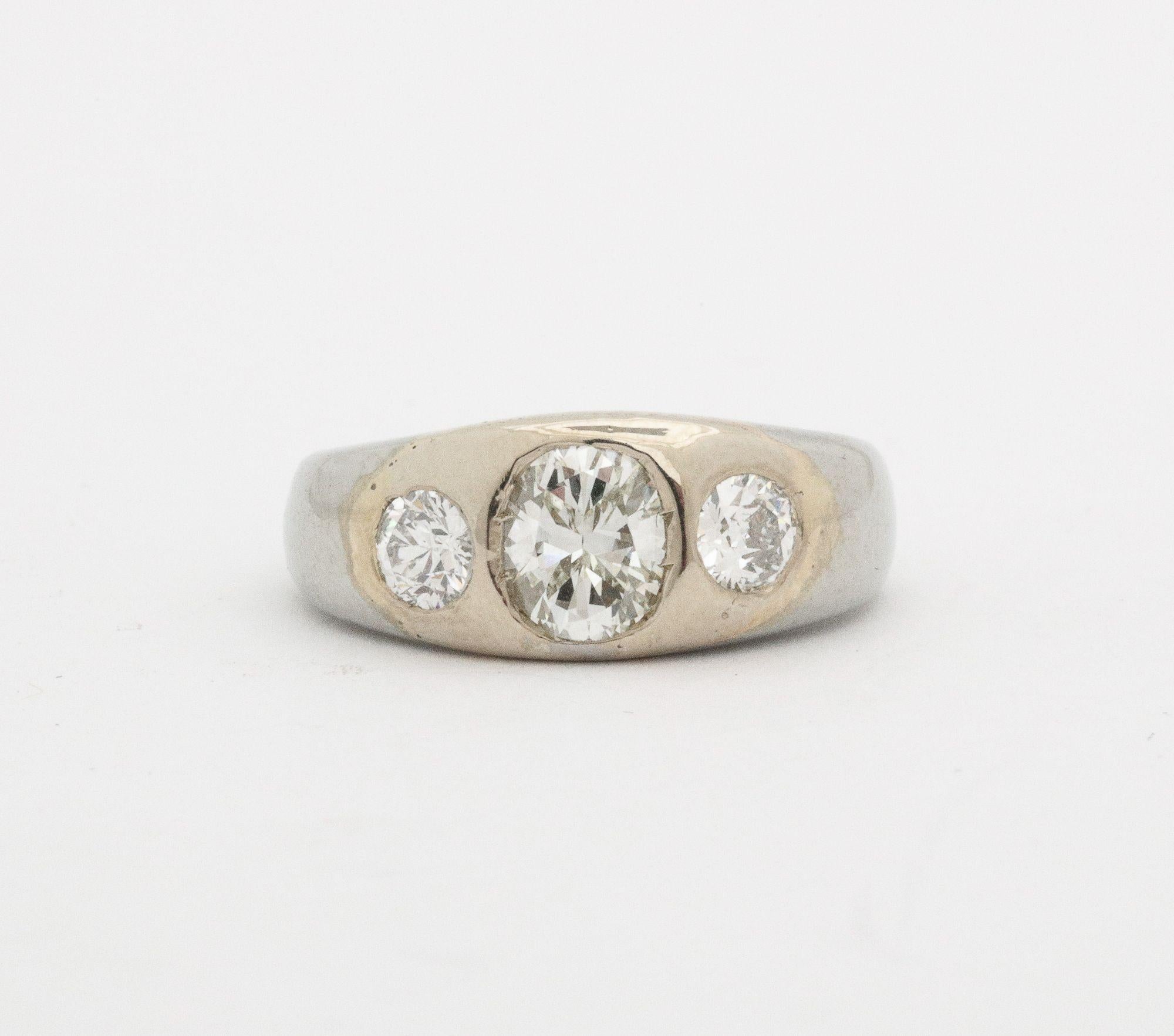 Diamond and White Gold and Gold Flush Mount Ring In Good Condition For Sale In New York, NY