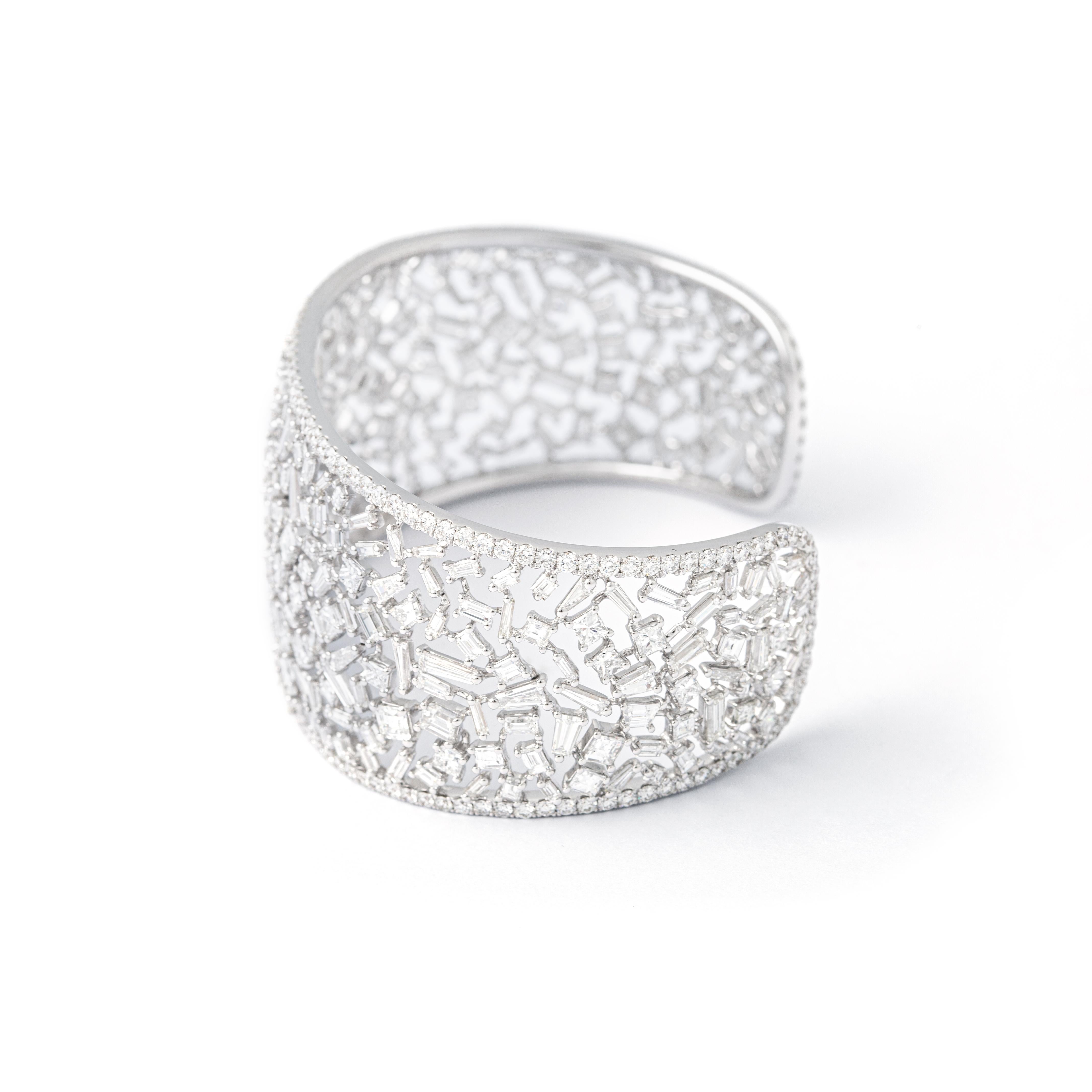 Contemporain Bracelet jonc en or blanc et diamants en vente