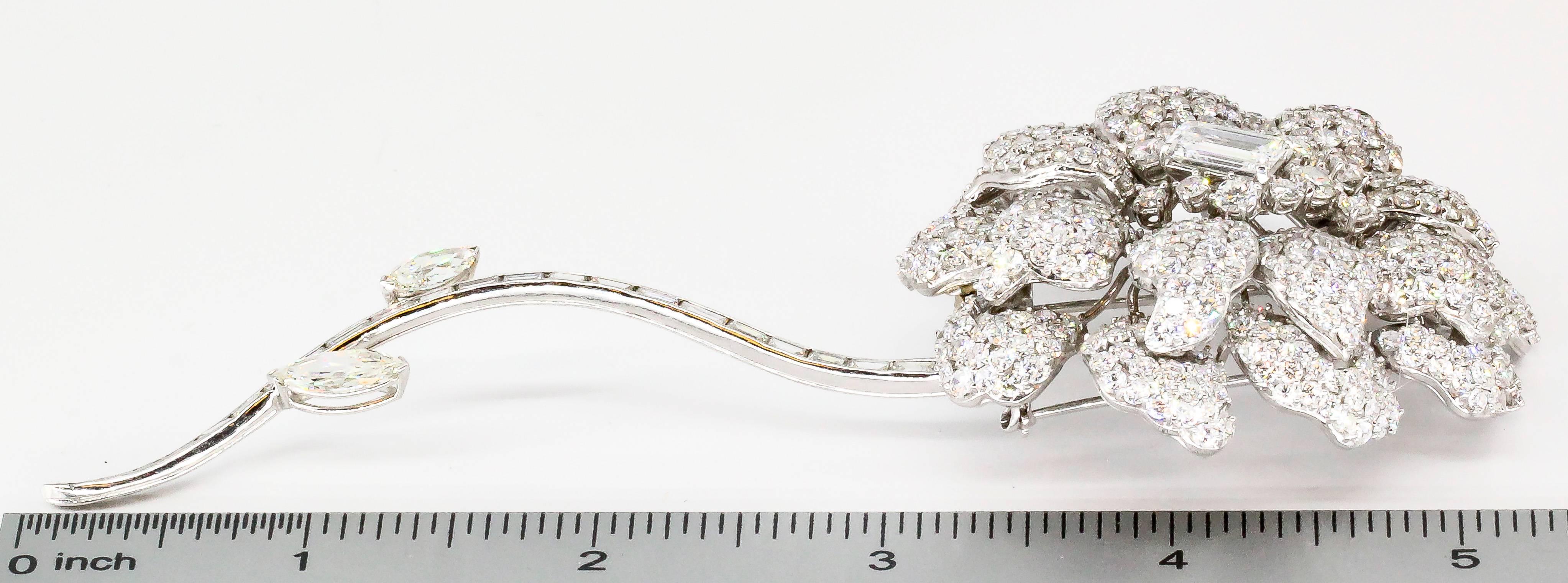 Diamond White Gold Flower Brooch Separating Stem In Excellent Condition In New York, NY
