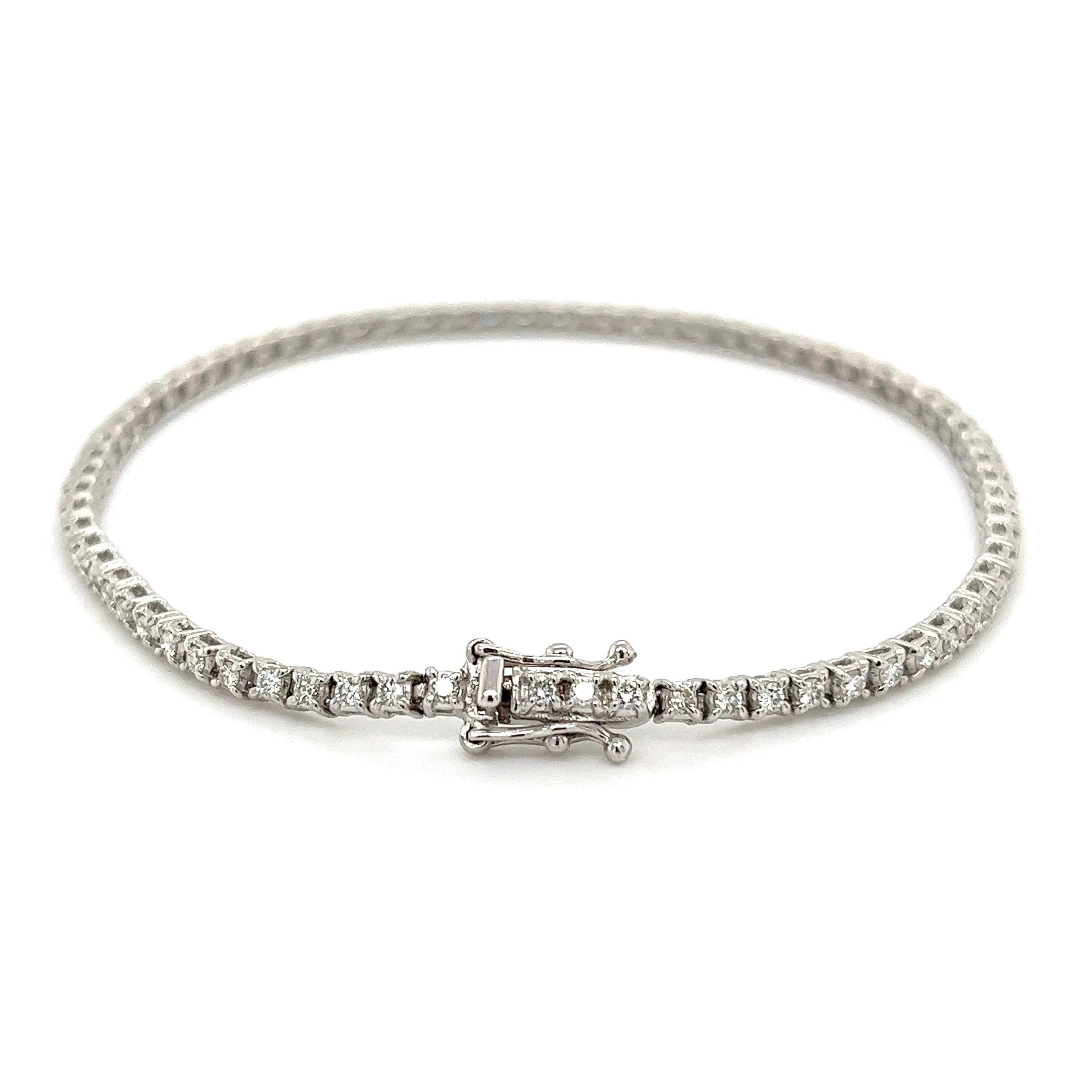 Taille brillant Bracelet tennis ligne en or blanc et diamants en vente