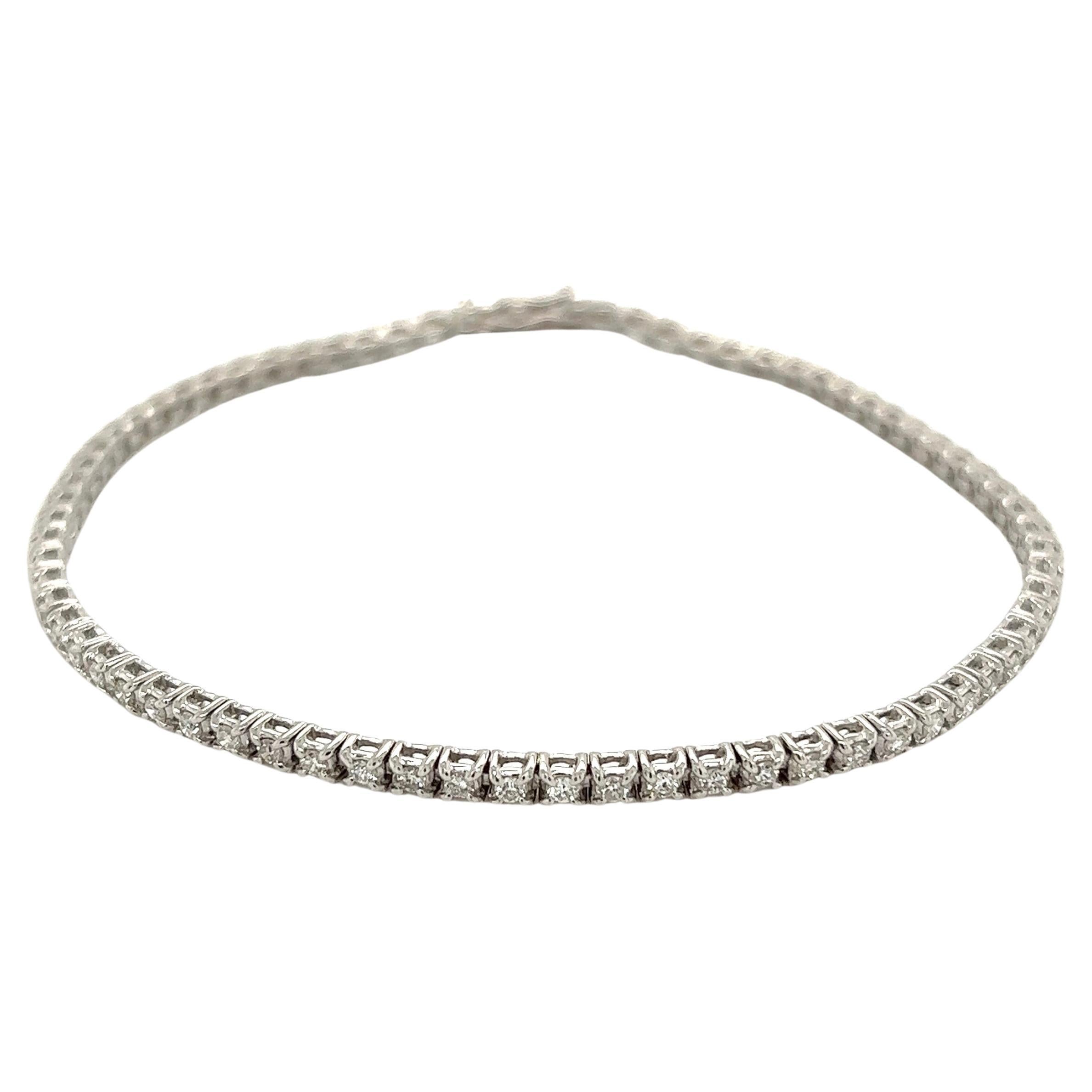Bracelet tennis ligne en or blanc et diamants en vente