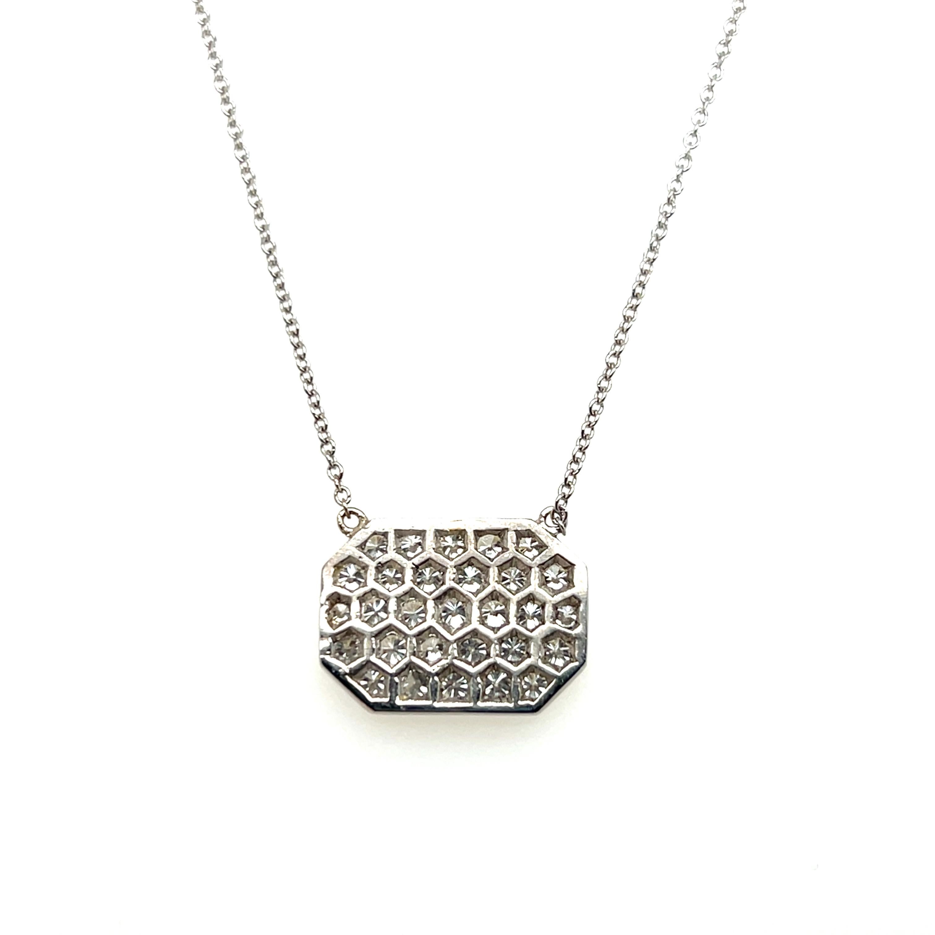 Collana con ciondolo in oro bianco e diamanti In condizioni buone in vendita a Towson, MD