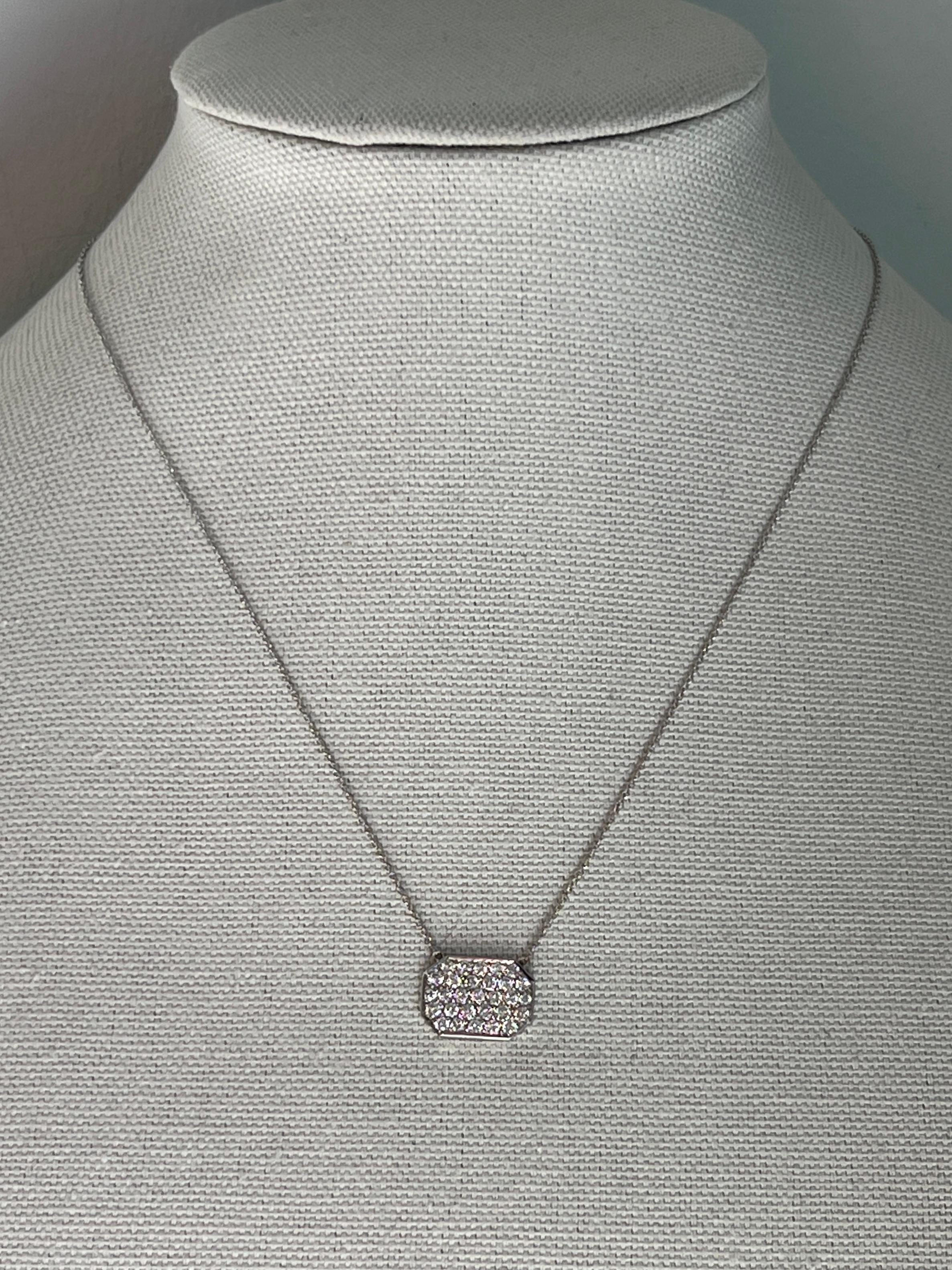 Collana con ciondolo in oro bianco e diamanti in vendita 2