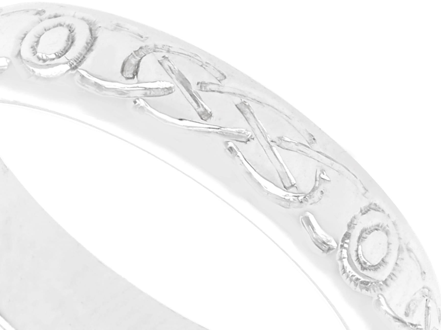 Solitär-Ring und Ehering aus Diamant und Weißgold mit Diamanten (Rundschliff) im Angebot