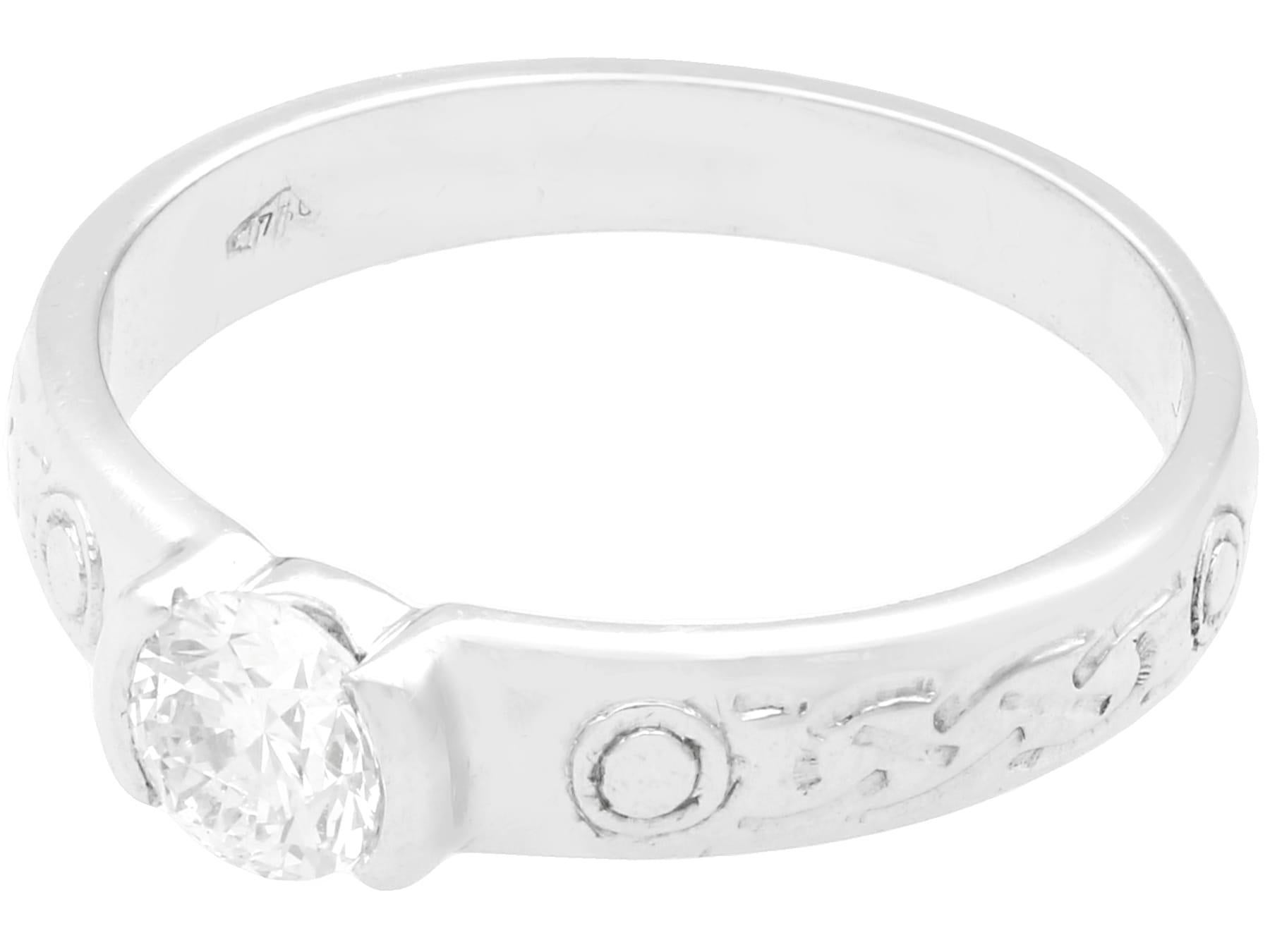 Women's Diamond and White Gold Solitaire Ring and Wedding Band Set For Sale