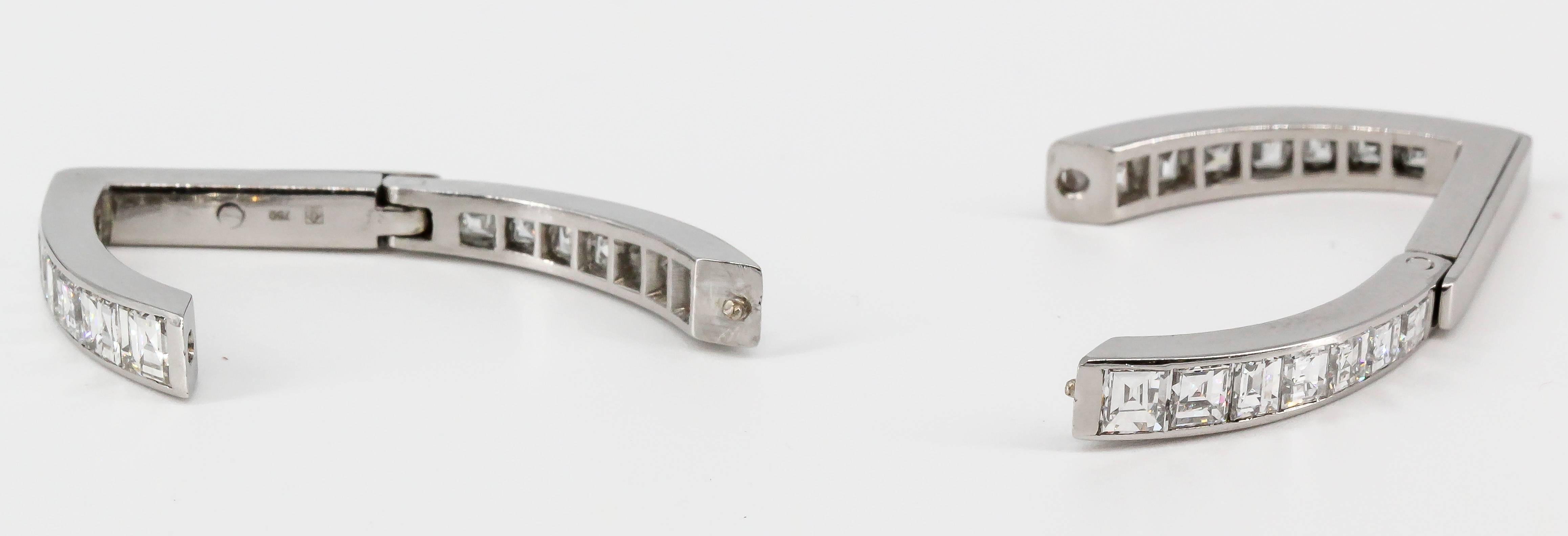 Diamond and White Gold Triangle Wrap-Around Cufflinks In Good Condition In New York, NY