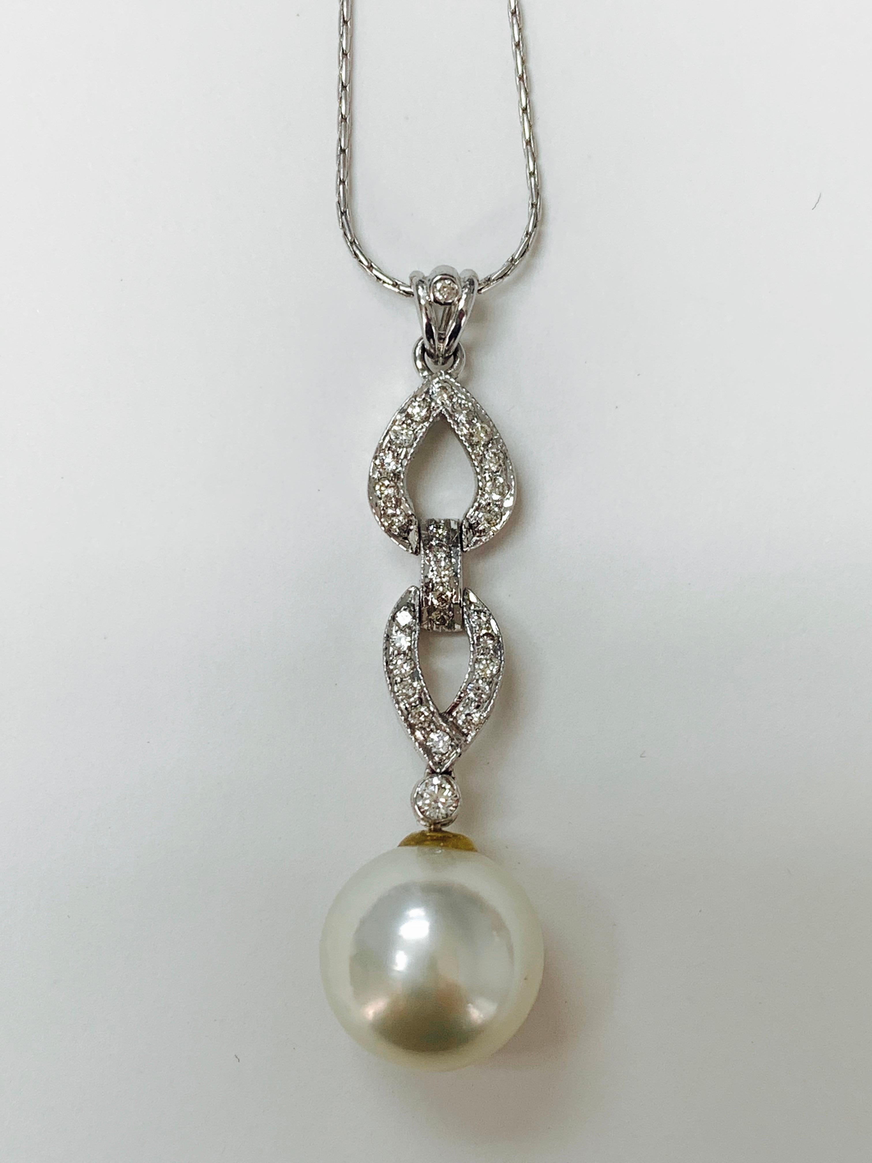 Diamond and White South Sea Pearl Pendant in 18K White Gold In New Condition For Sale In New York, NY