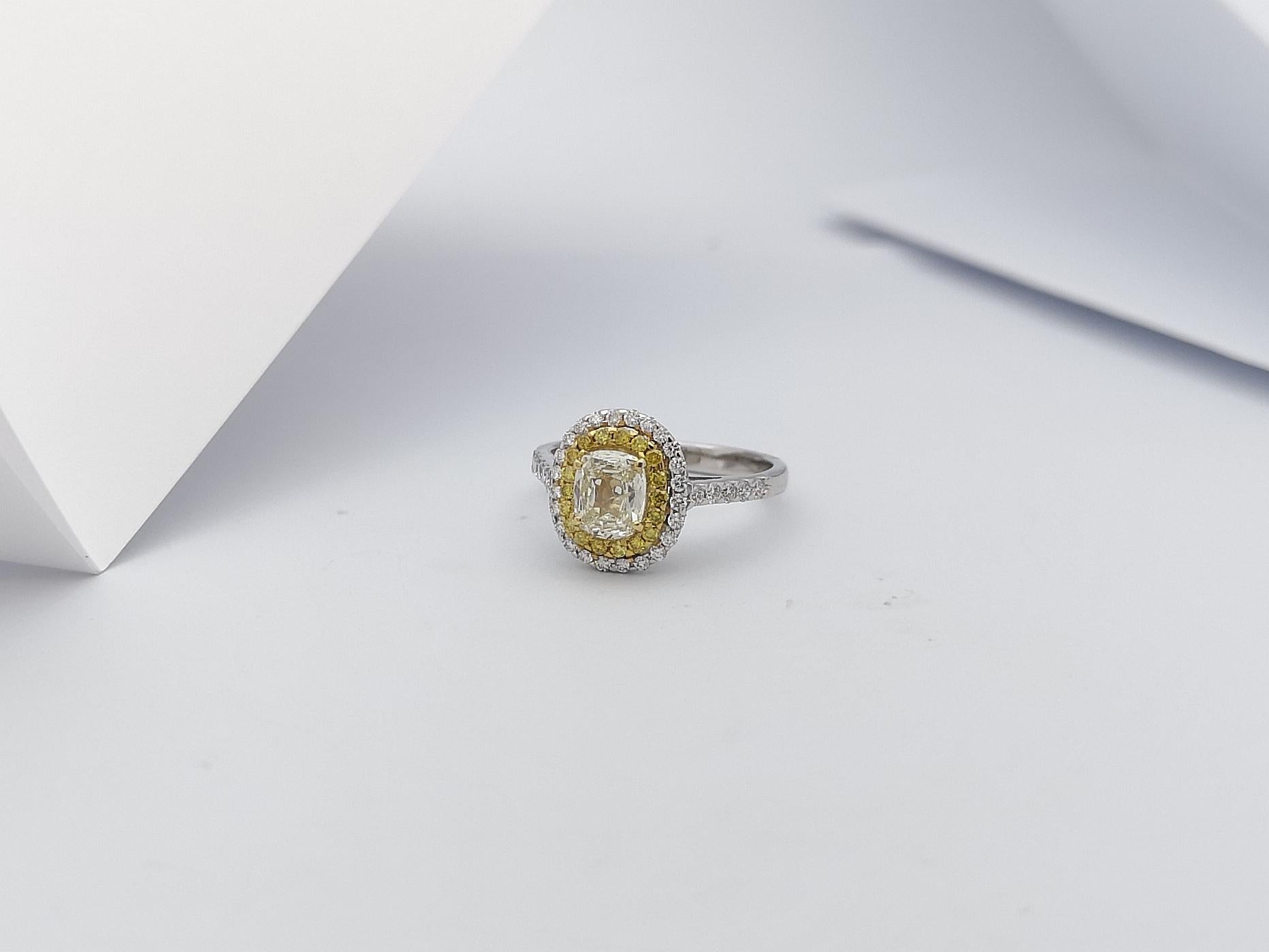 Bague sertie d'un diamant et d'un diamant jaune en or blanc 18 carats en vente 4