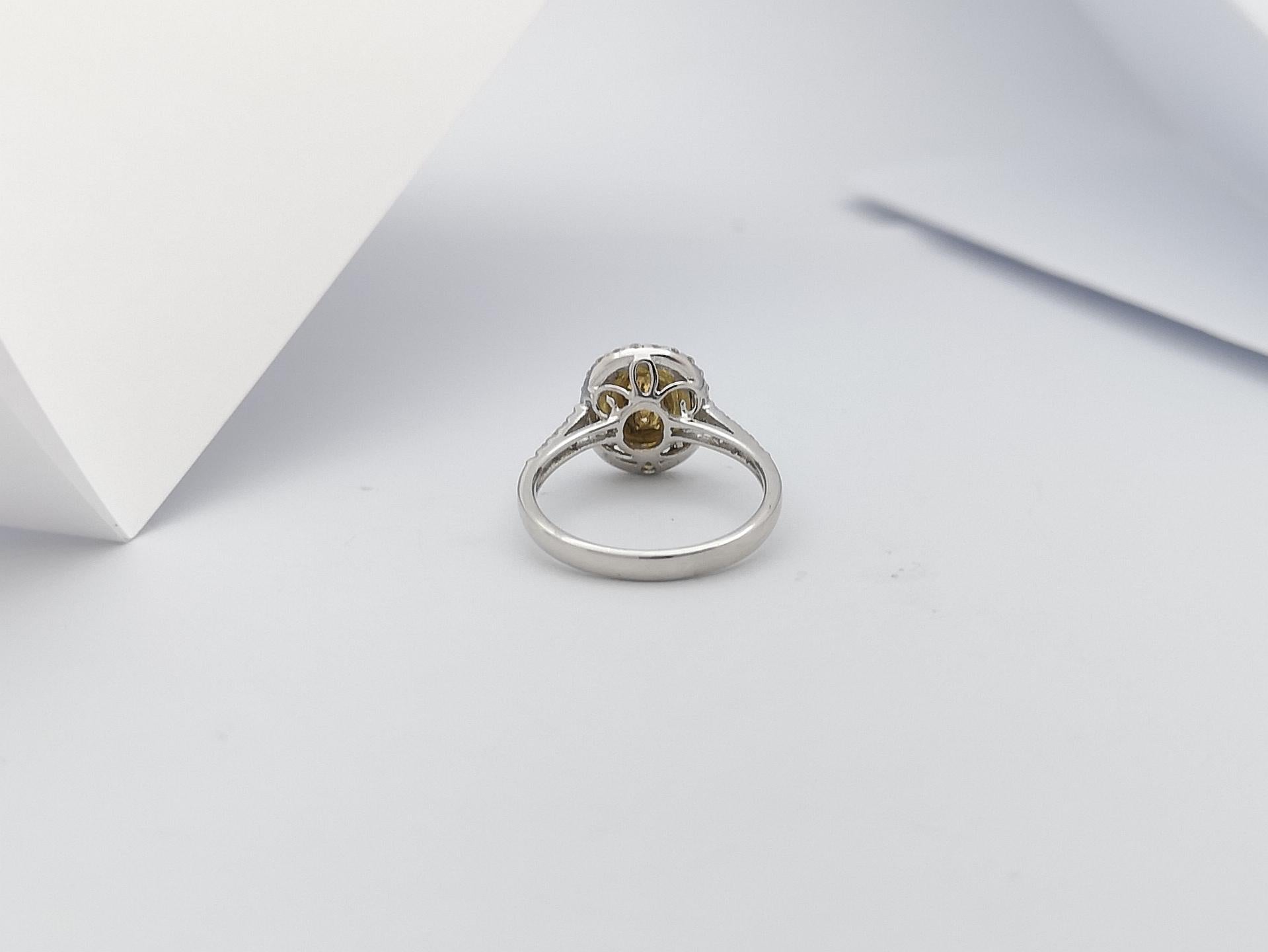 Diamond and Yellow Diamond Ring Set in 18 Karat White Gold Settings For Sale 3