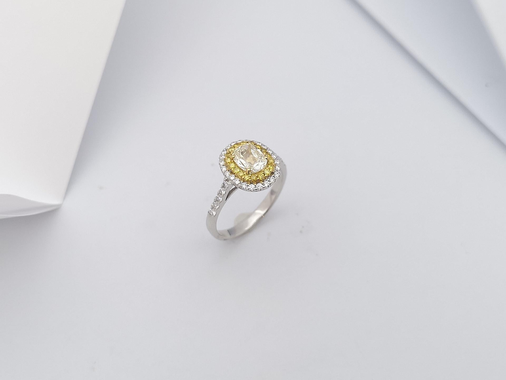 Bague sertie d'un diamant et d'un diamant jaune en or blanc 18 carats en vente 8