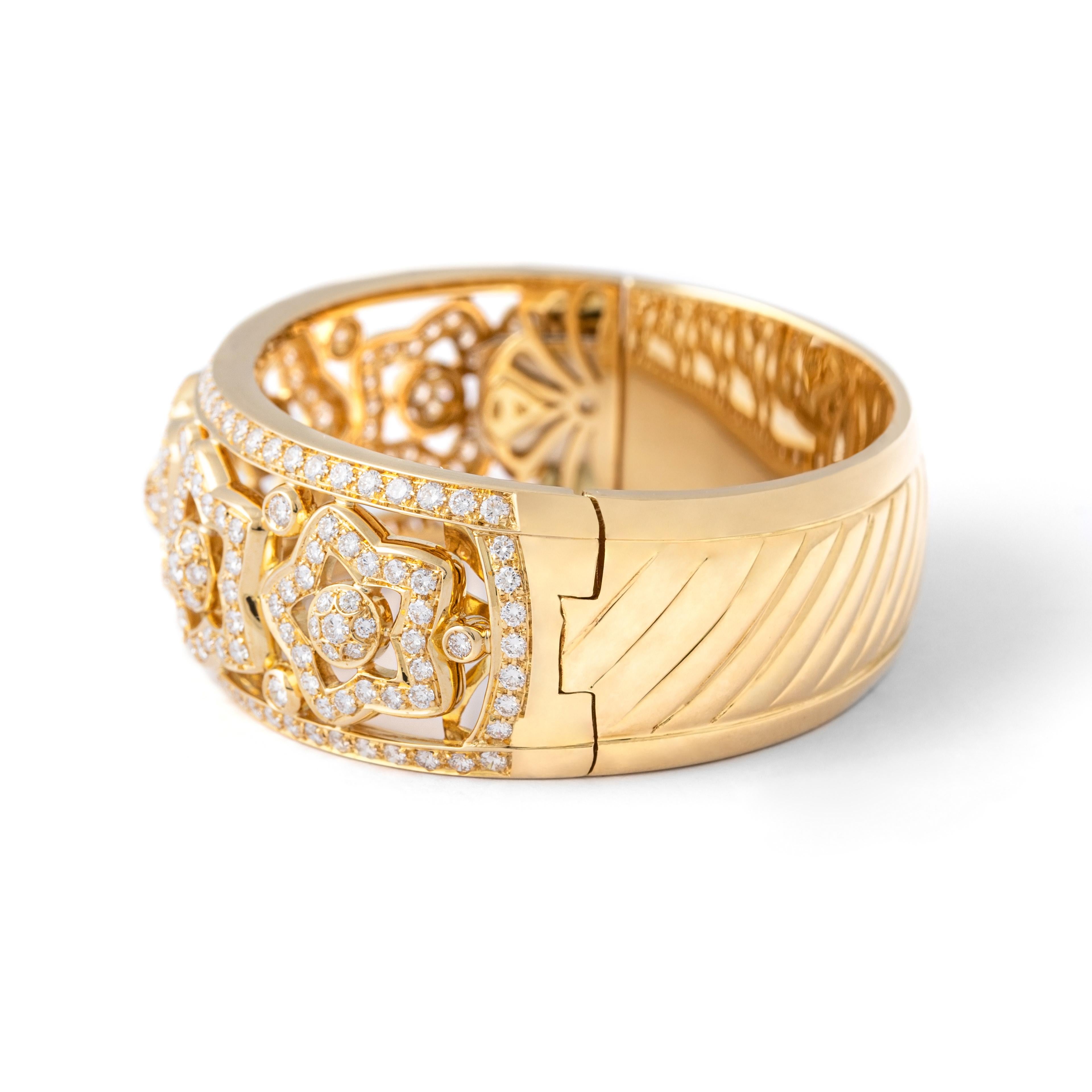 Women's or Men's Diamond and Yellow Gold 18K Bangle Bracelet  For Sale