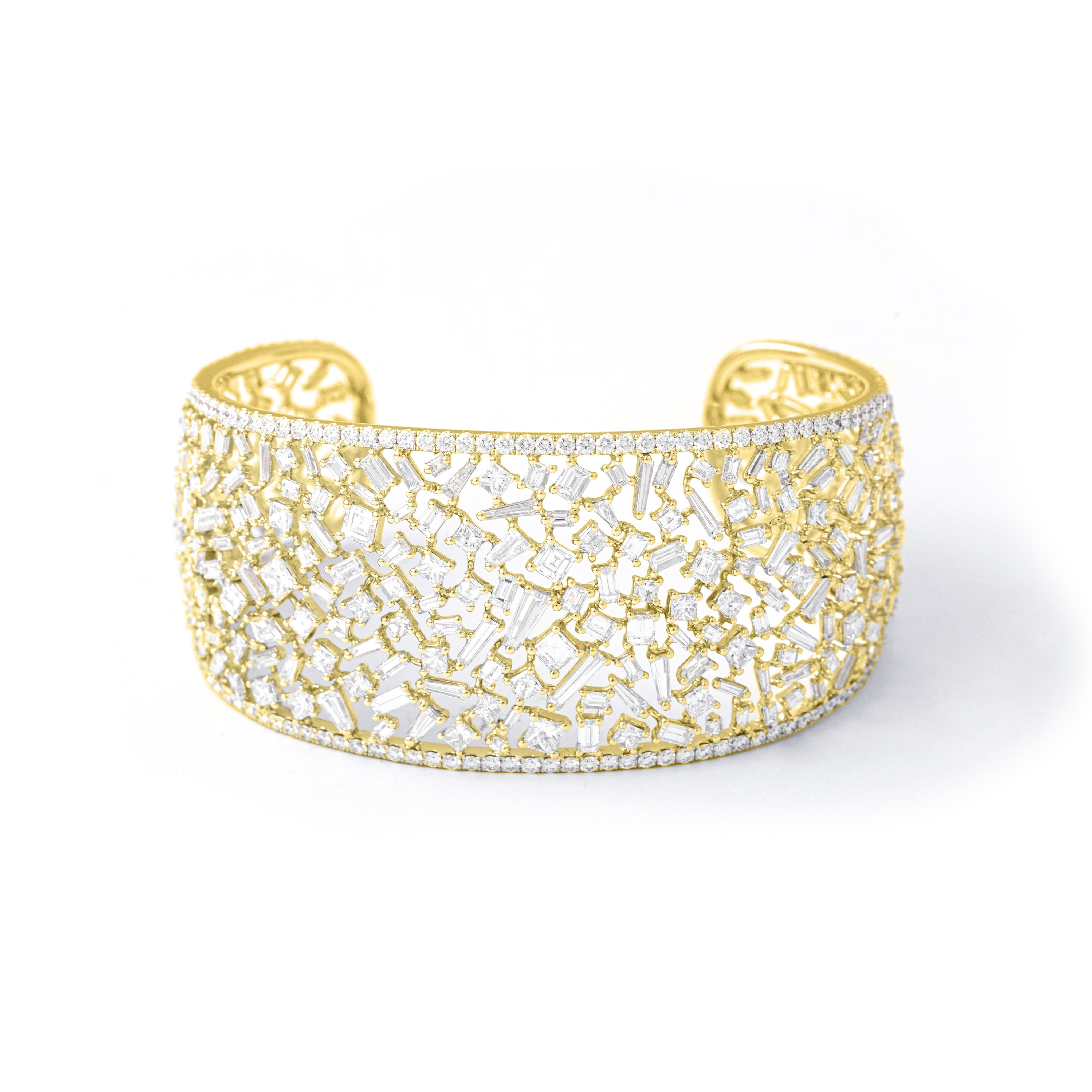 Contemporary Diamond and Yellow Gold Bangle For Sale