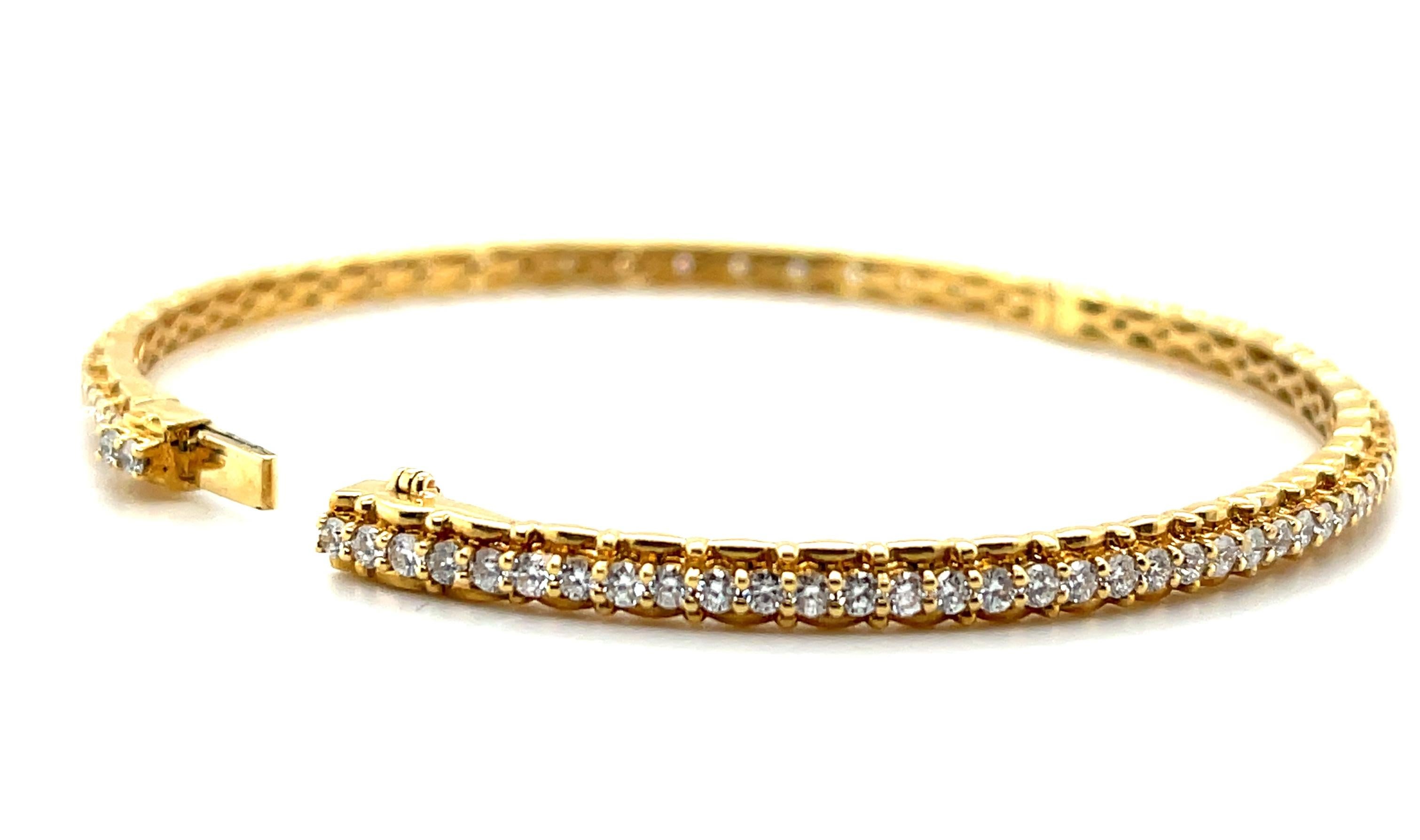 Artisan Diamond and Yellow Gold Circle Bangle Bracelet, 2.63 Carats Total For Sale