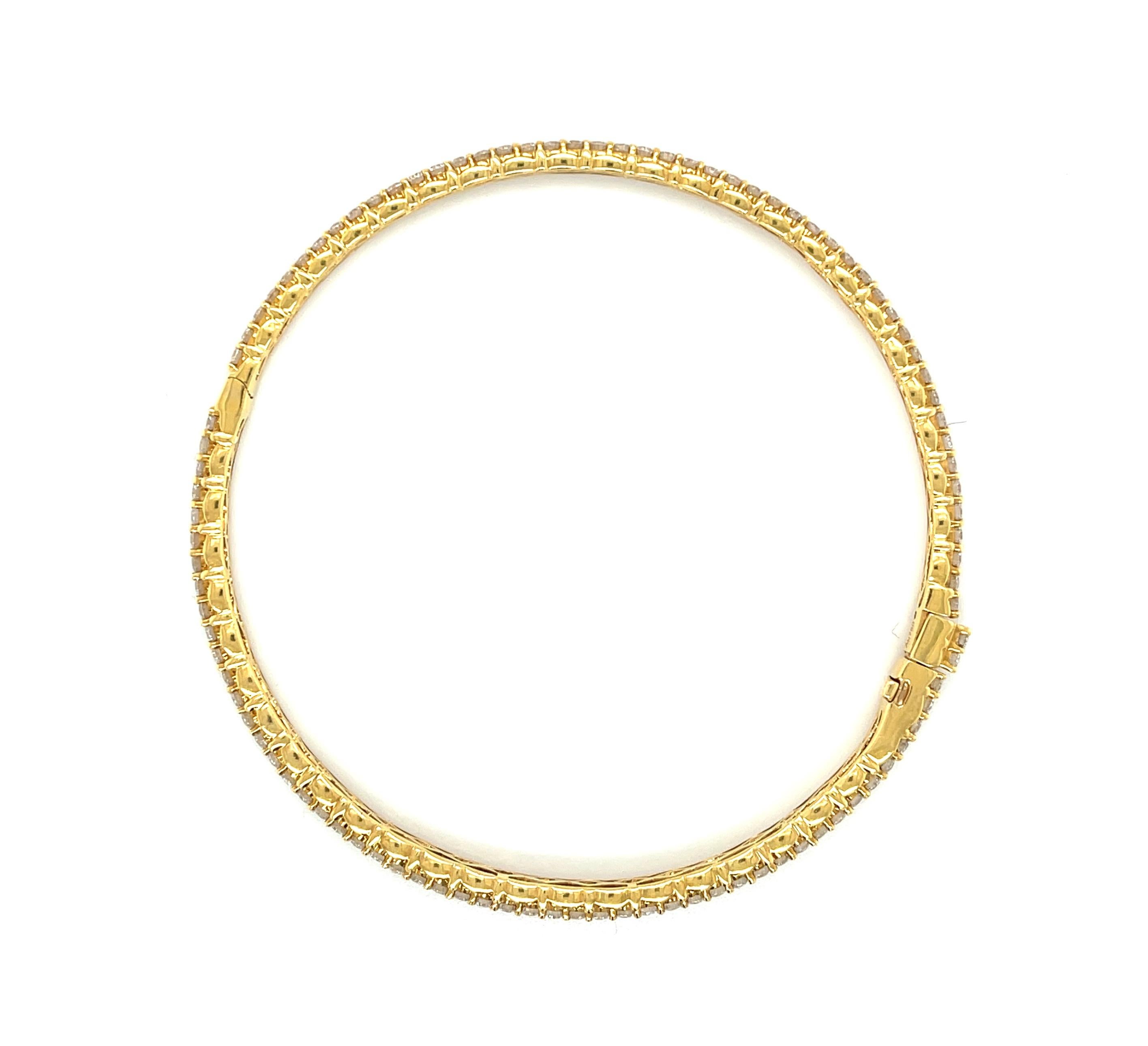 Round Cut Diamond and Yellow Gold Circle Bangle Bracelet, 2.63 Carats Total For Sale