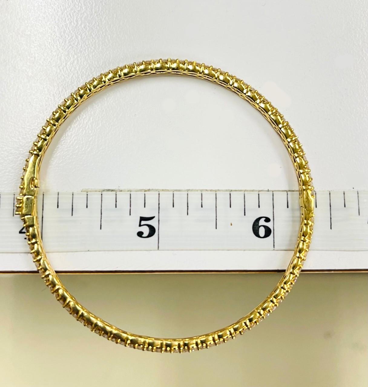 Diamond and Yellow Gold Circle Bangle Bracelet, 2.63 Carats Total In New Condition For Sale In Los Angeles, CA
