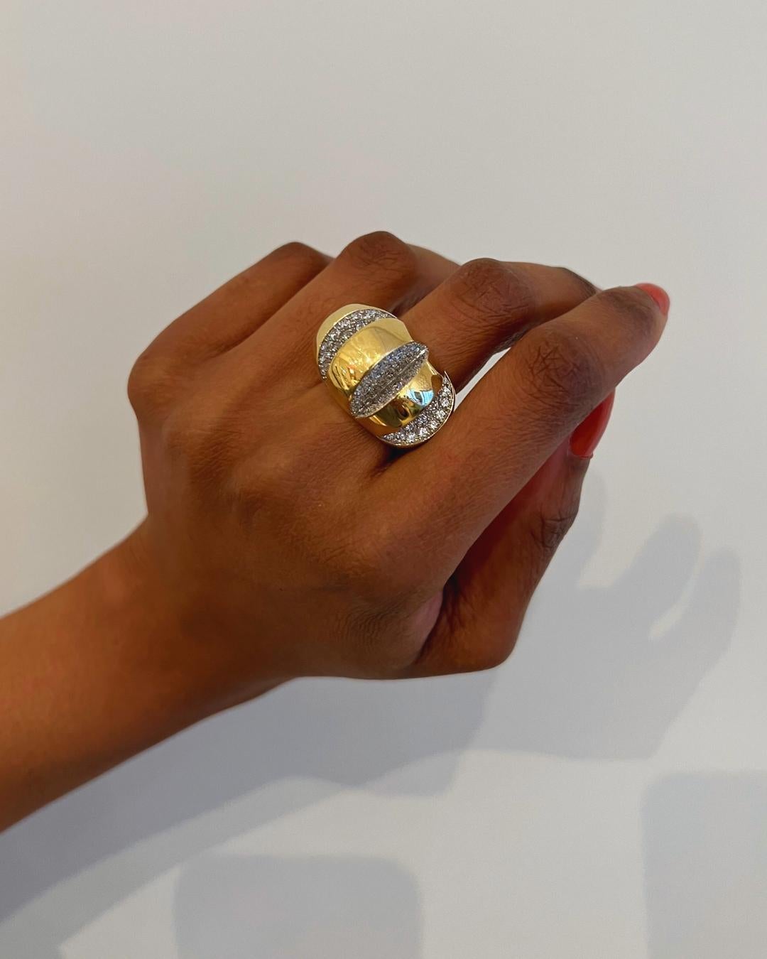 Diamond and Yellow Gold Cocktail Ring Circa 1980 In Excellent Condition For Sale In New York, NY