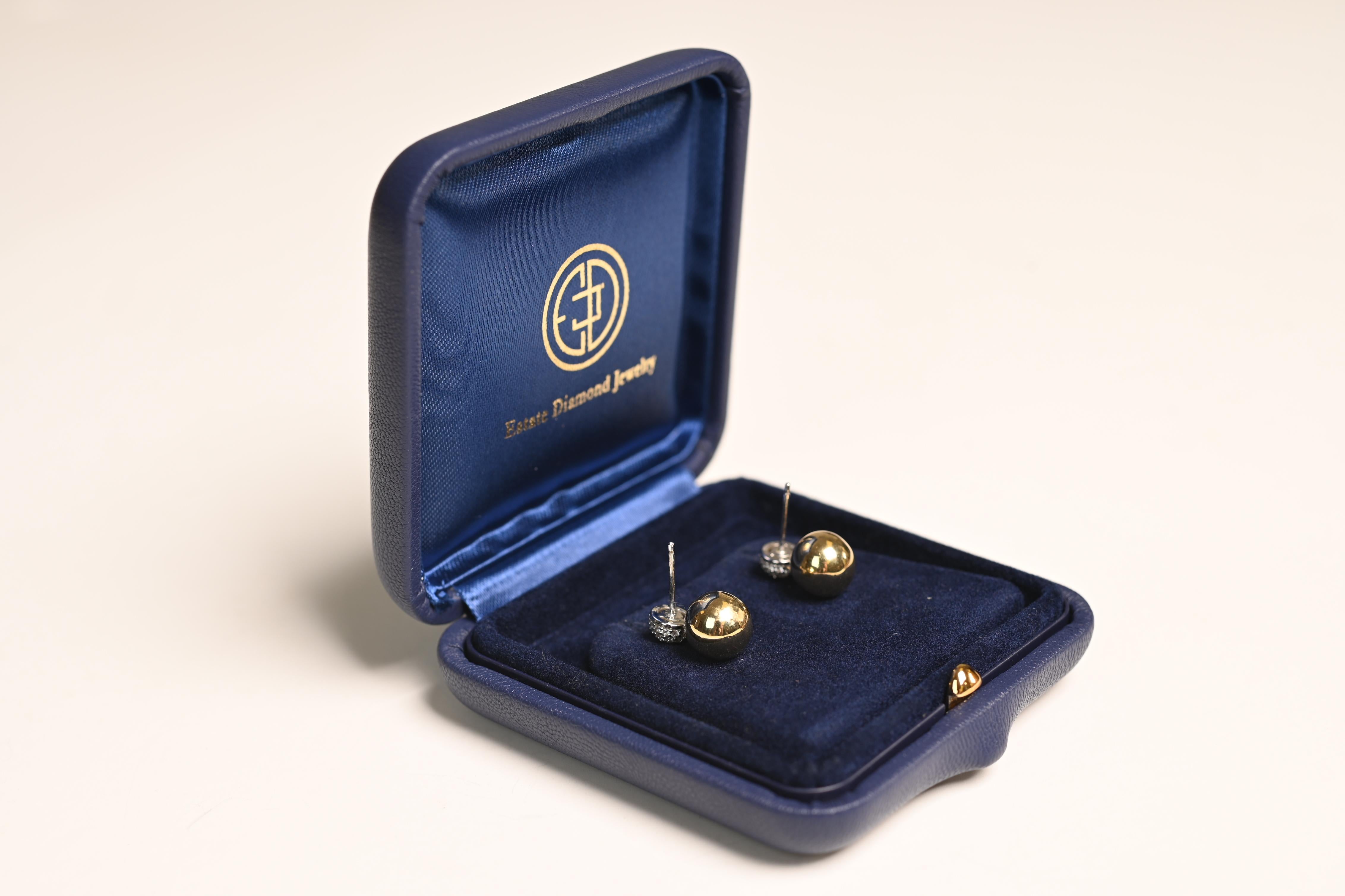 Round Cut Diamond and Yellow Gold Earrings, 18K White Gold For Sale