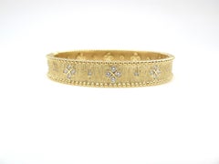 Pulsera Bisagra Diamantes y Oro Amarillo, Motivo Floral Texturizado