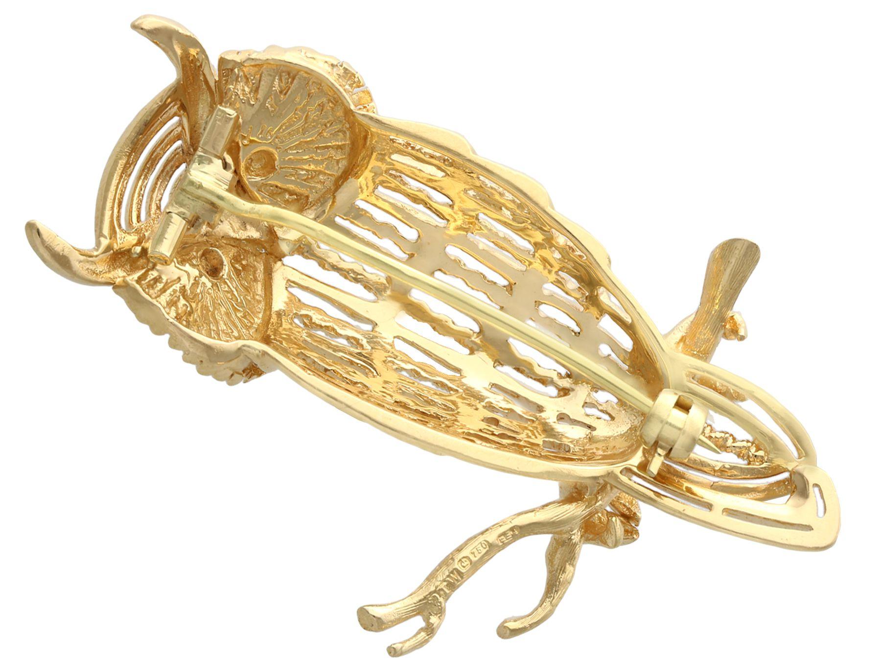 Diamond and Yellow Gold Owl Brooch Circa 1970 In Excellent Condition For Sale In Jesmond, Newcastle Upon Tyne