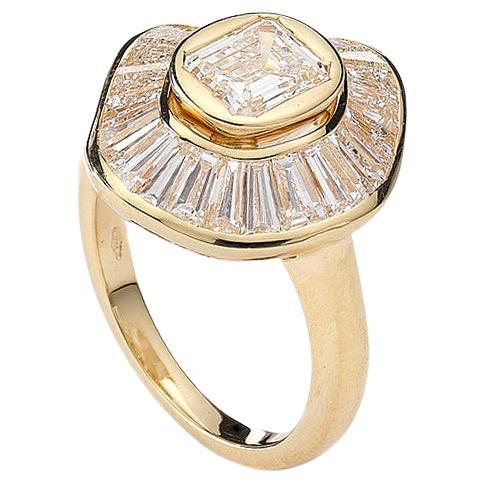 Diamond and Yellow Gold Ring For Sale