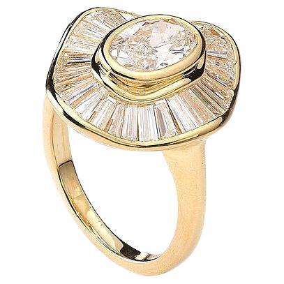 Diamond and Yellow Gold Ring For Sale