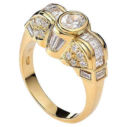 Diamond and Yellow Gold Ring For Sale