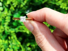 Solitär-Verlobungsring mit Diamant im Prinzessinnenschliff und Gelbgold