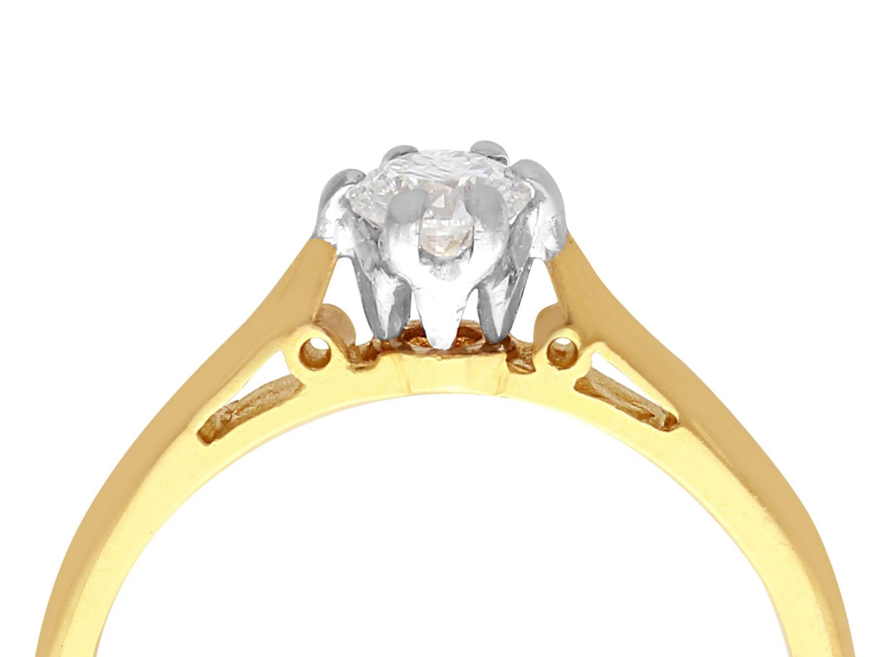 Anillo de compromiso solitario contemporáneo de diamantes y oro amarillo Corte redondo en venta