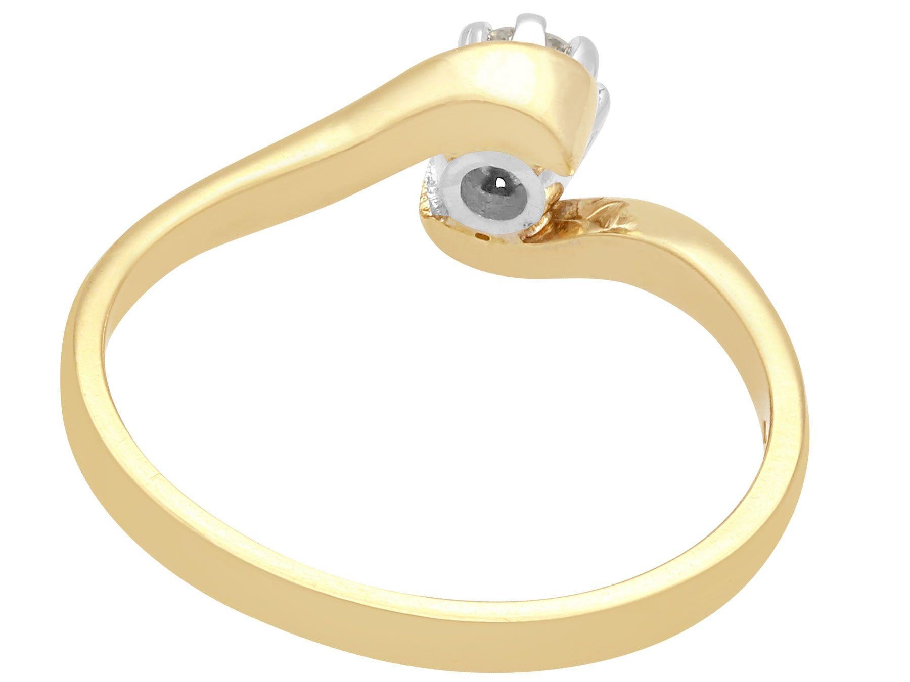 Femenino o masculino Anillo de compromiso solitario con diamantes y oro amarillo en espiral en venta