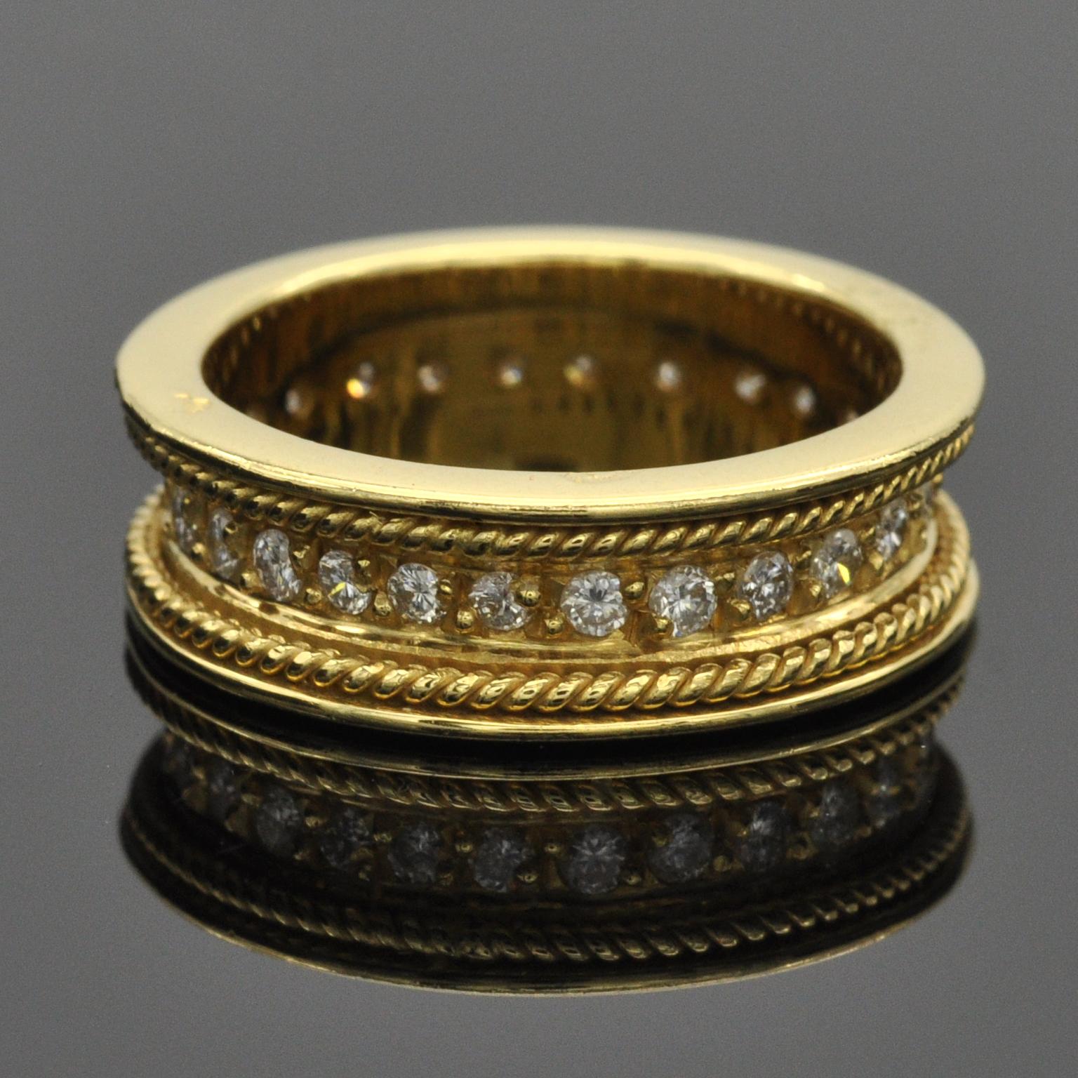 Round Cut Diamond and Yellow Gold Wedding Ring For Sale