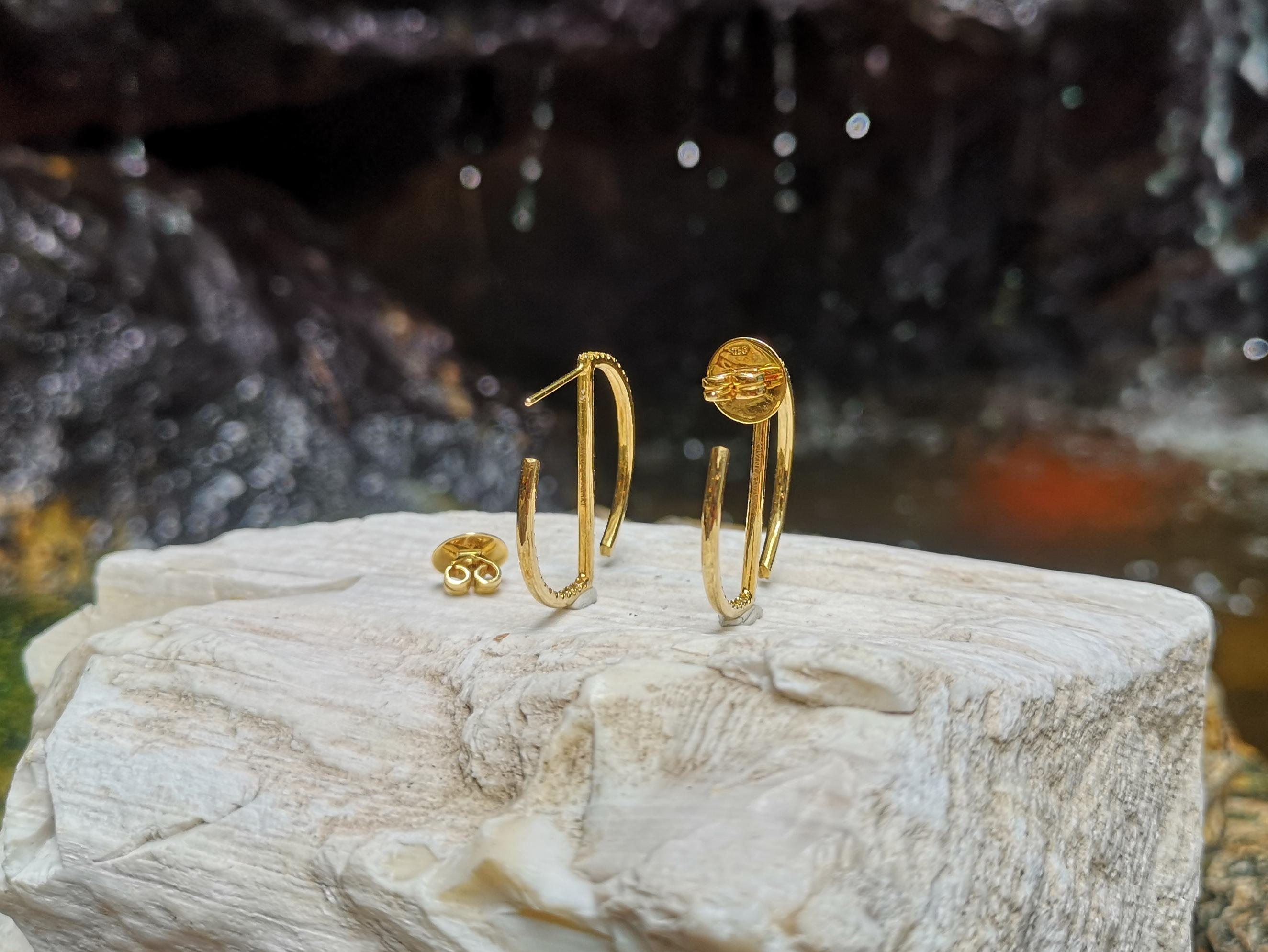 Kavant & Sharart Boucles d'oreilles en or jaune 18 carats avec diamants et saphirs jaunes en vente 4