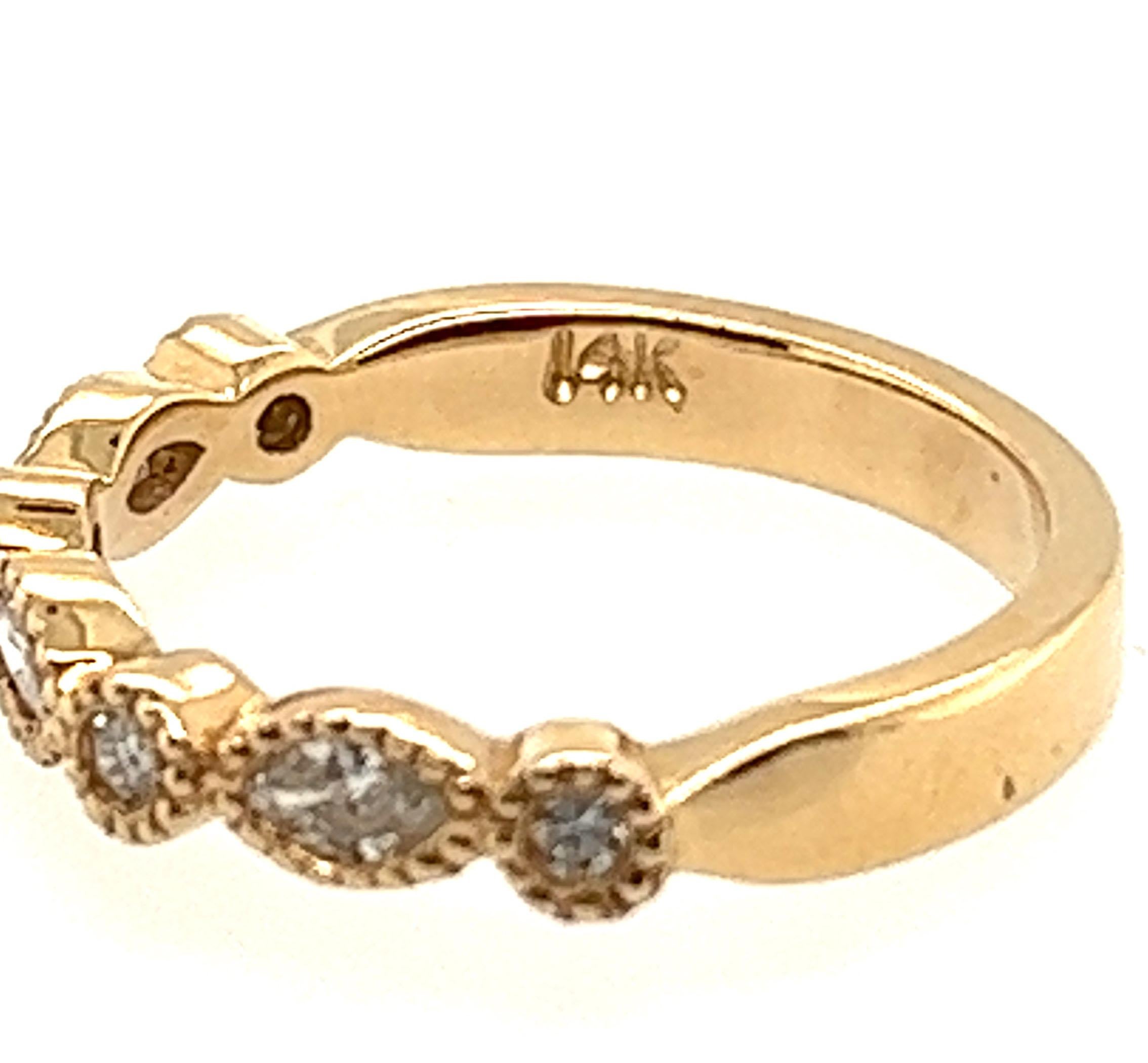 Anello nuziale con diamante per l'anniversario da .55ct Marquise in oro giallo 14K Nuovo di zecca in vendita 1