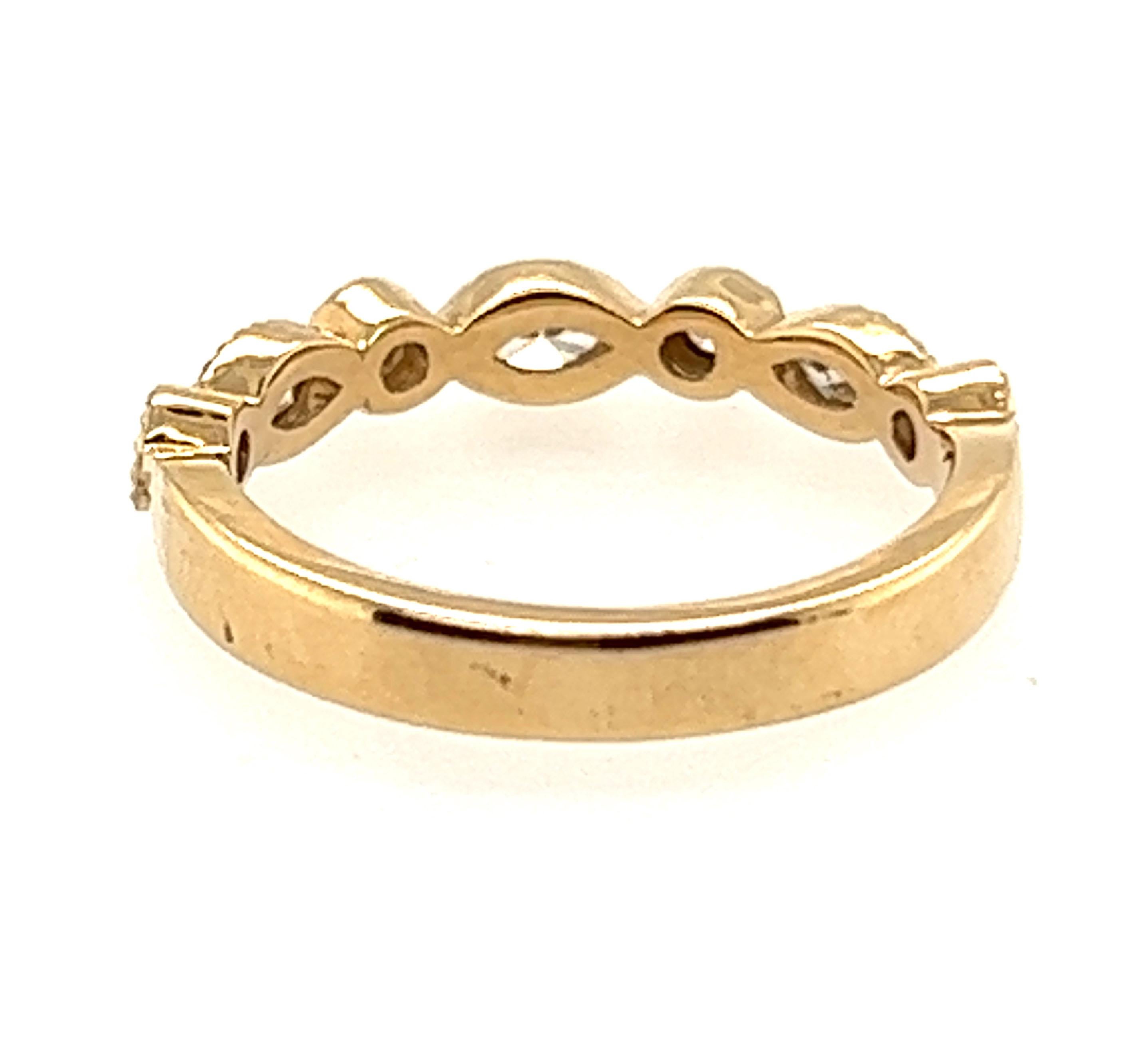 Anello nuziale con diamante per l'anniversario da .55ct Marquise in oro giallo 14K Nuovo di zecca in vendita 2