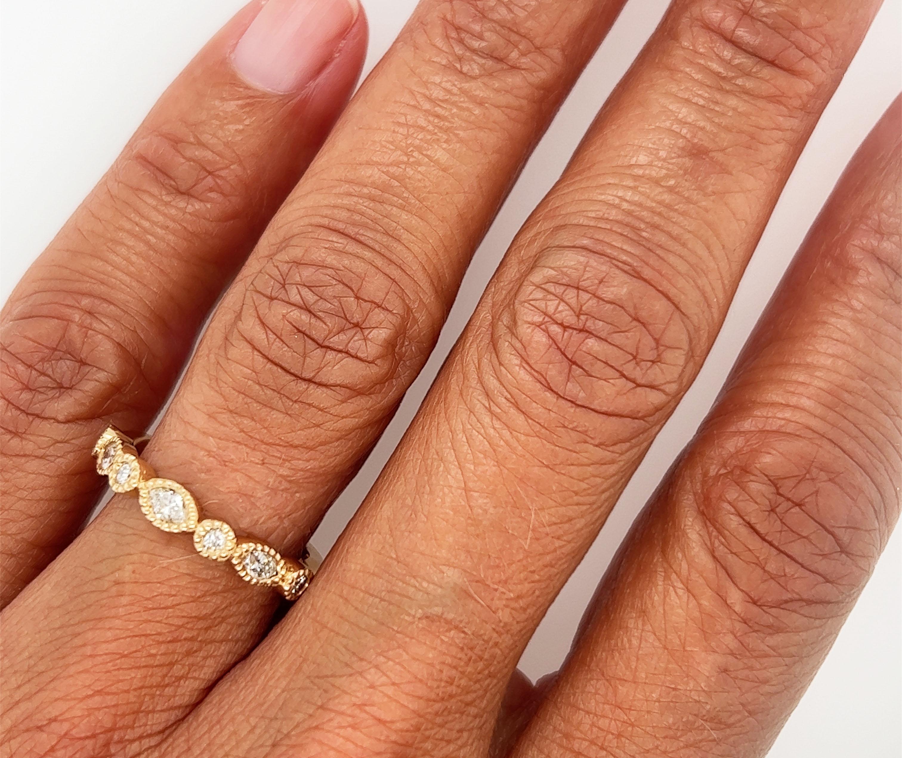 Anello nuziale con diamante per l'anniversario da .55ct Marquise in oro giallo 14K Nuovo di zecca in vendita 3