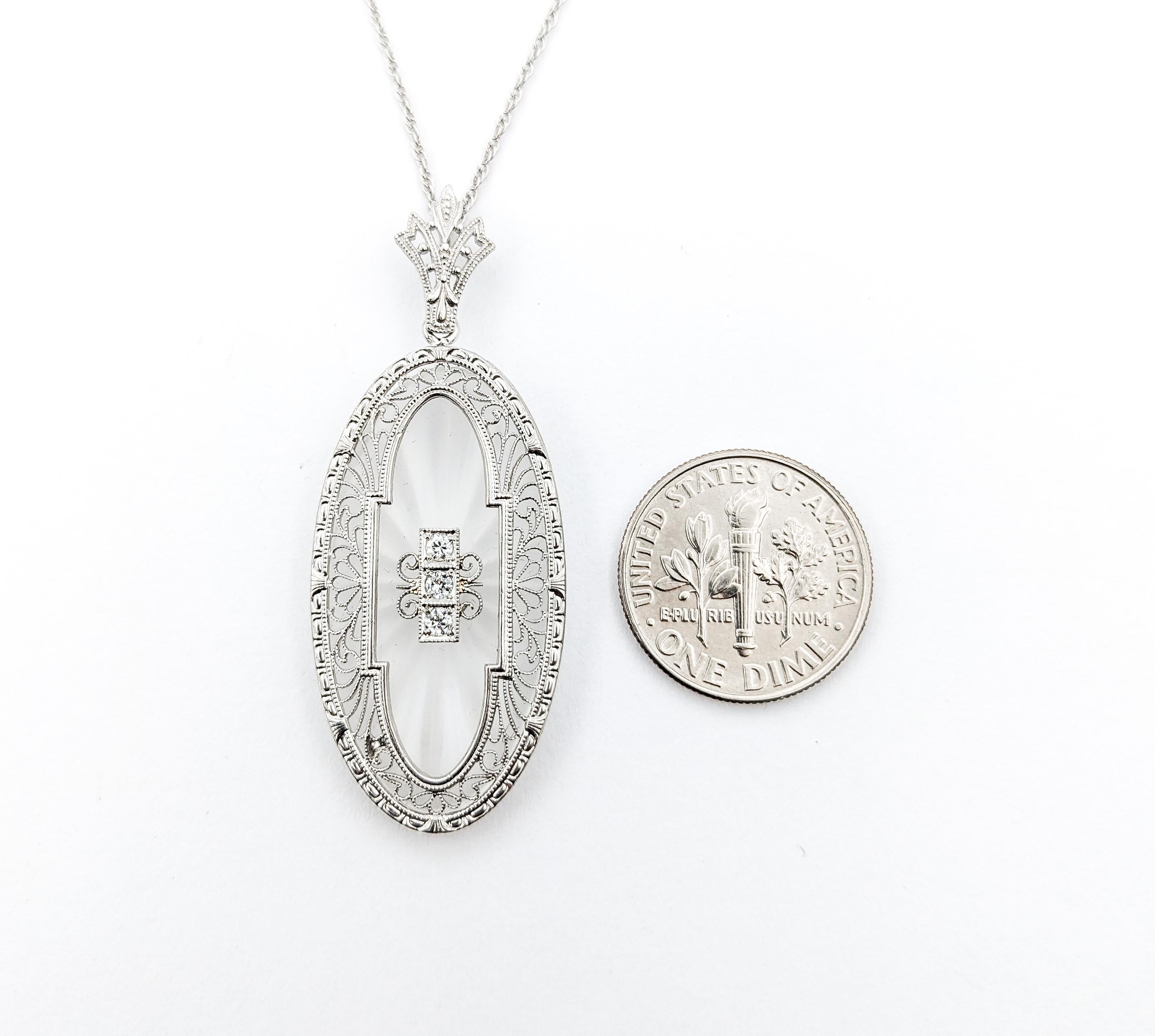 Collier de verre camphré en or blanc, diamant antique de l'époque Art Deco en vente 1