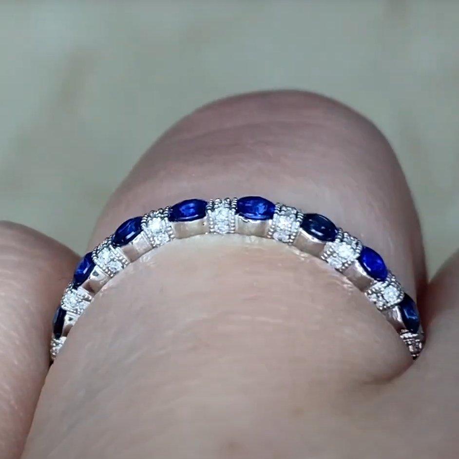 Band mit Diamant ( ca. 0,10 Karat) und natürlichem Saphir ( ca. 0,80 Karat) im Zustand „Hervorragend“ im Angebot in New York, NY