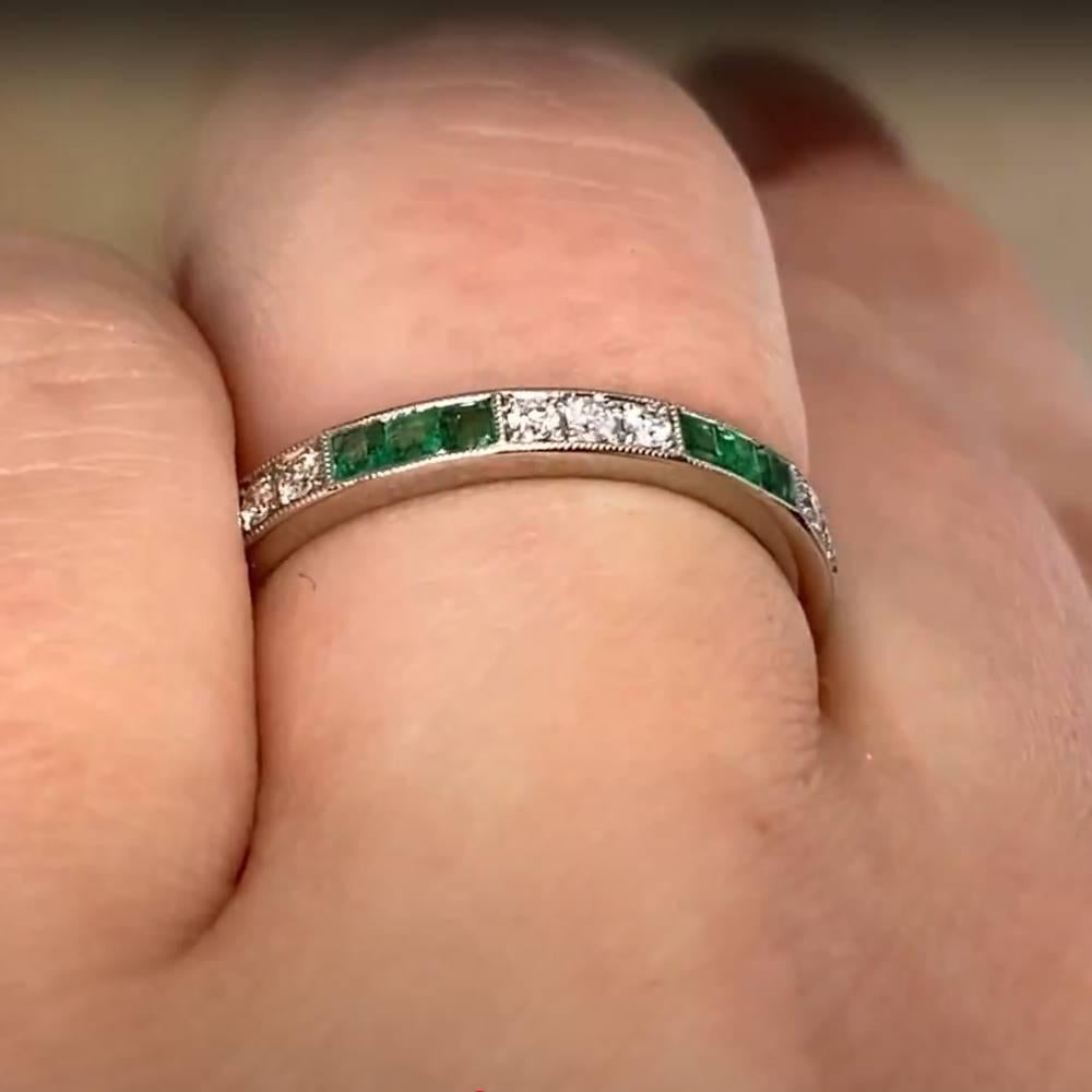 Diamant (ca. 0,20 Karat) Smaragd (ca. 0,50 Karat) Ewigkeitsring Platin im Zustand „Hervorragend“ im Angebot in New York, NY
