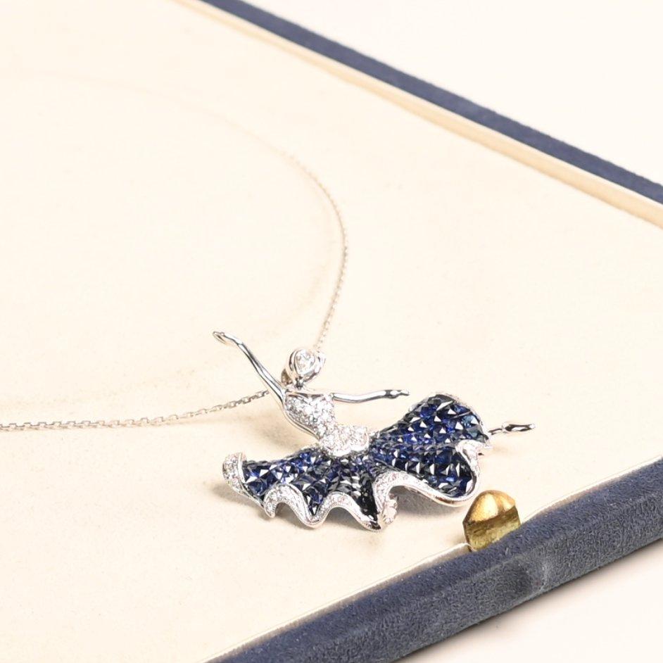 Round Cut Diamond (Approx 0.80-Carats) & Sapphire (Approx 8.30-Carats) Pendant Necklace For Sale