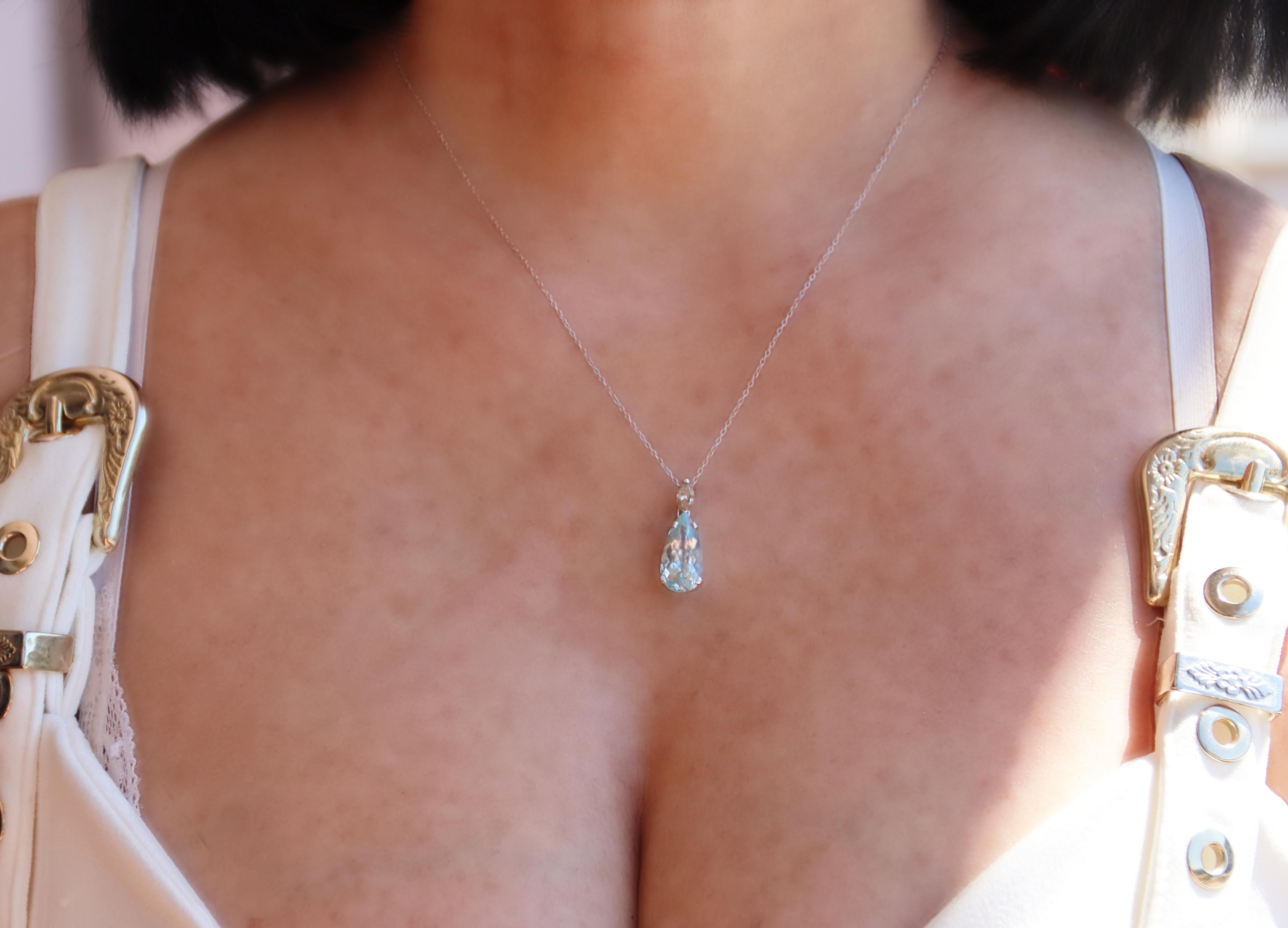 Donna Collana con ciondolo con diamante e acquamarina in oro bianco 18 carati in vendita