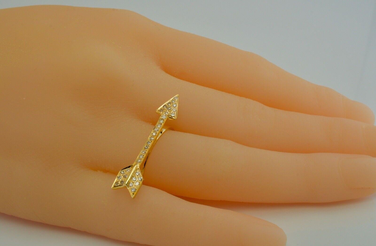 Diamond Arrow Ring 18K Gold Geometric Vintage For Sale 4