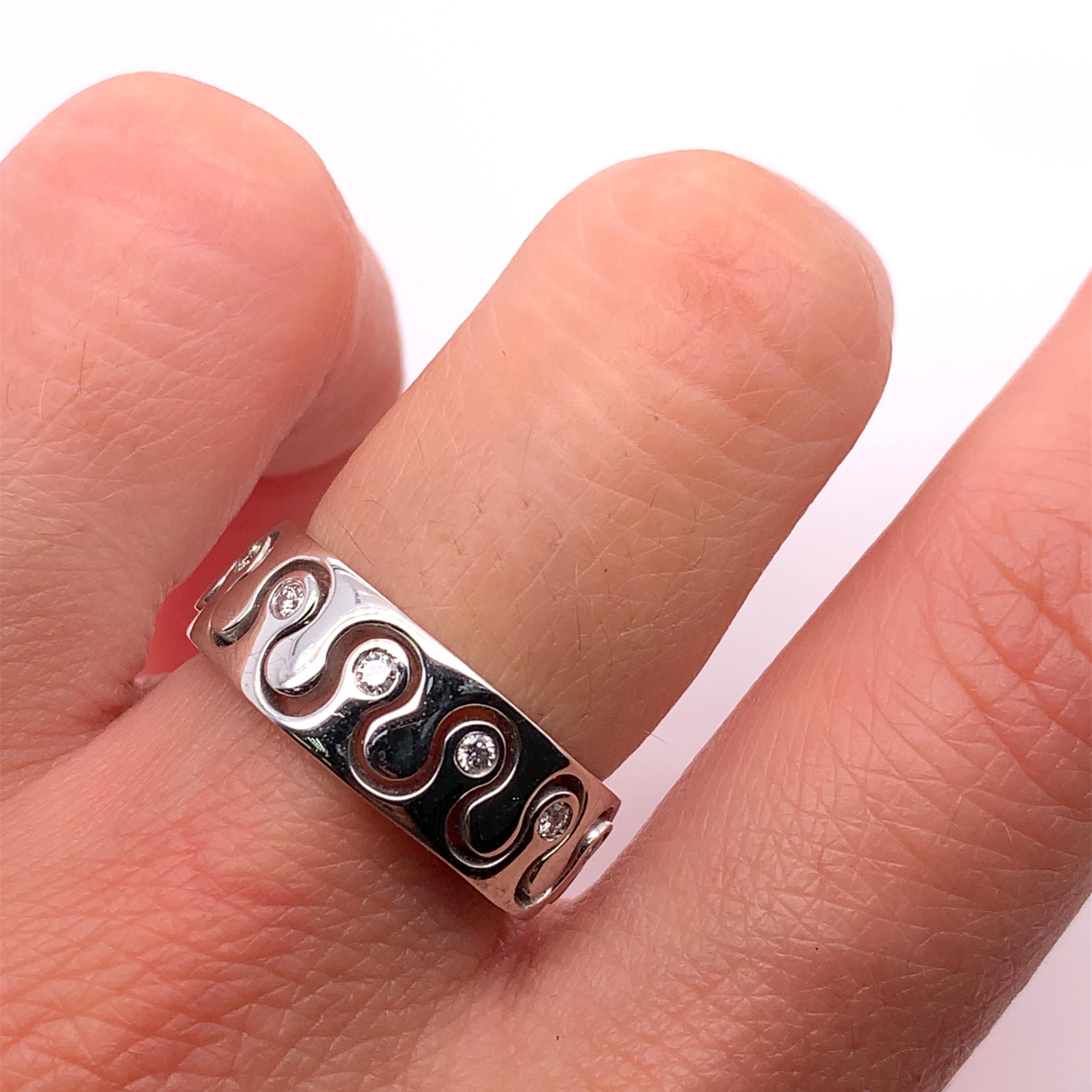 Moderne Bague de mariée unisexe art déco large et massive en diamants blancs 18 carats en vente