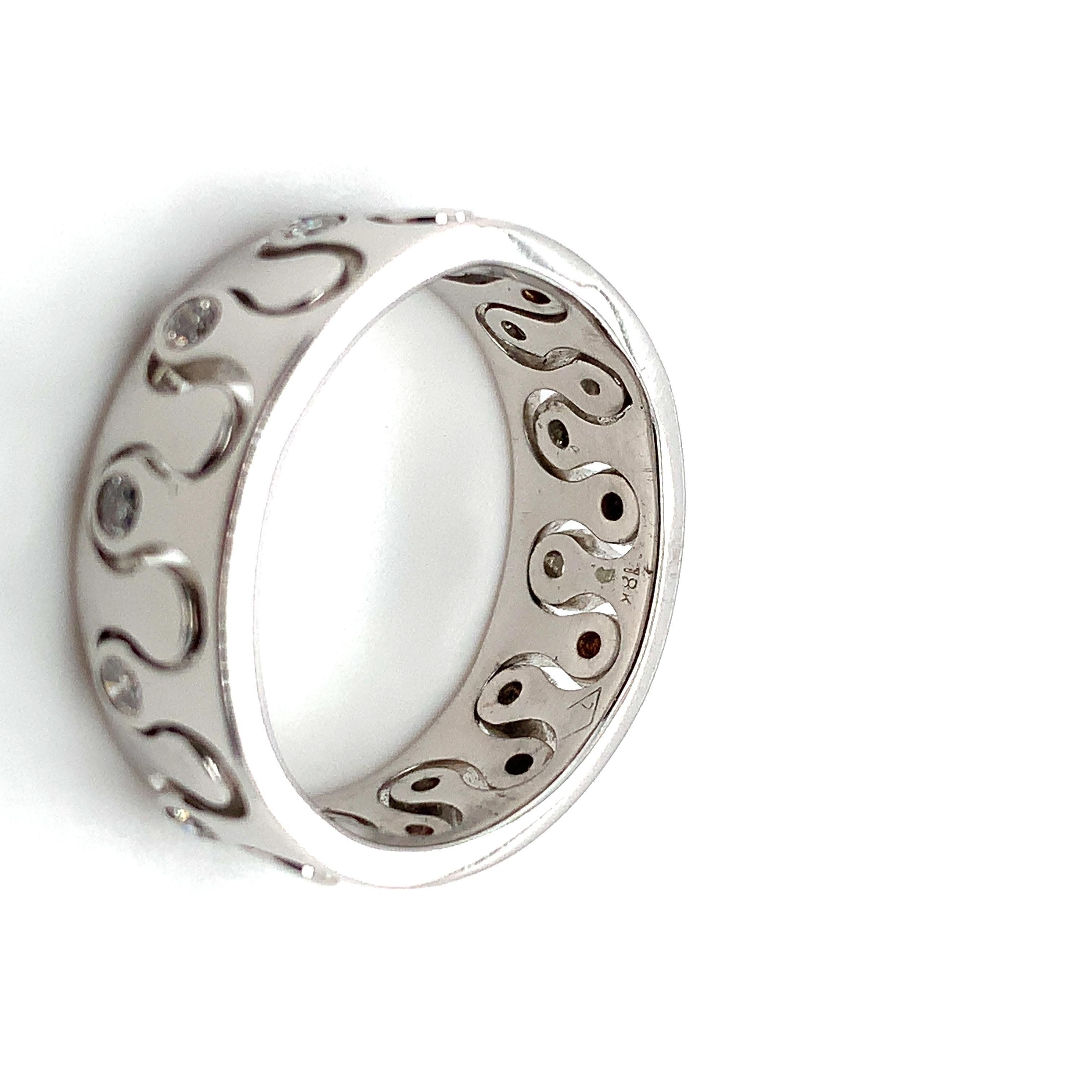 Bague de mariée unisexe art déco large et massive en diamants blancs 18 carats en vente 2