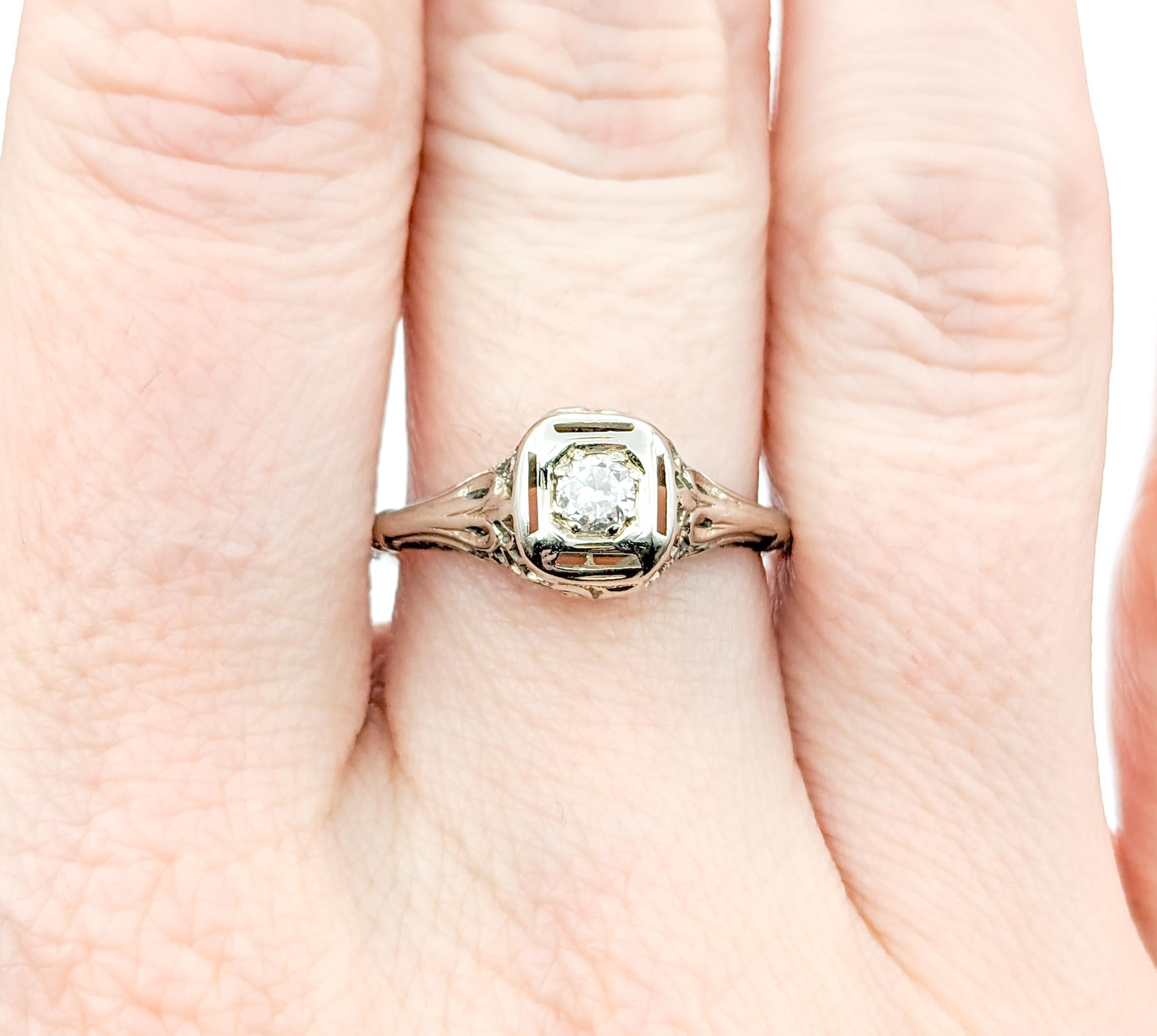 Contemporary Diamond Art Deco Filigree Ring In White Gold For Sale