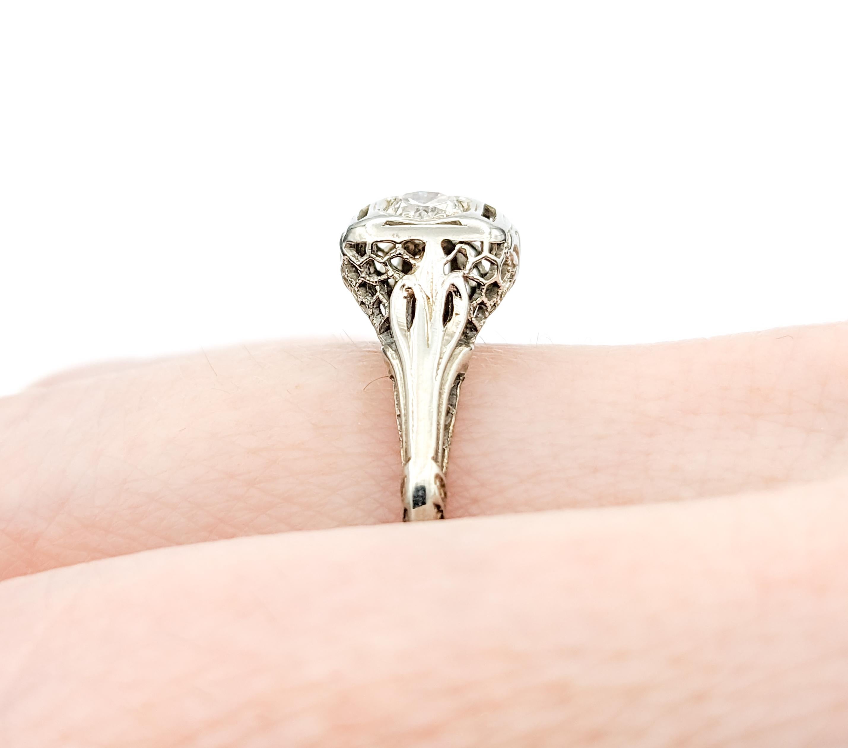 Diamond Art Deco Filigree Ring In White Gold In Excellent Condition For Sale In Bloomington, MN